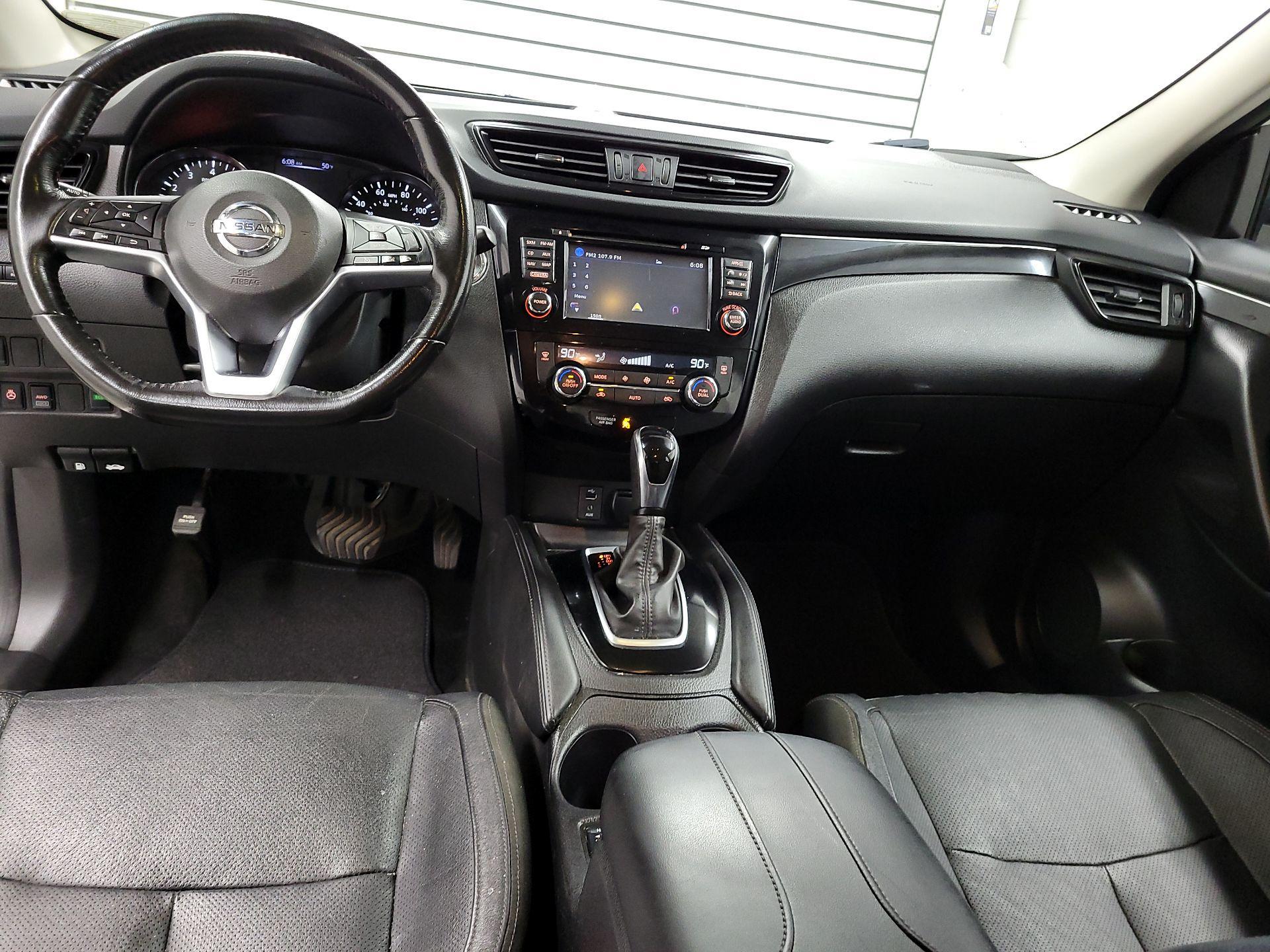 Thumbnail: 2017 Nissan Rogue Sport - 9