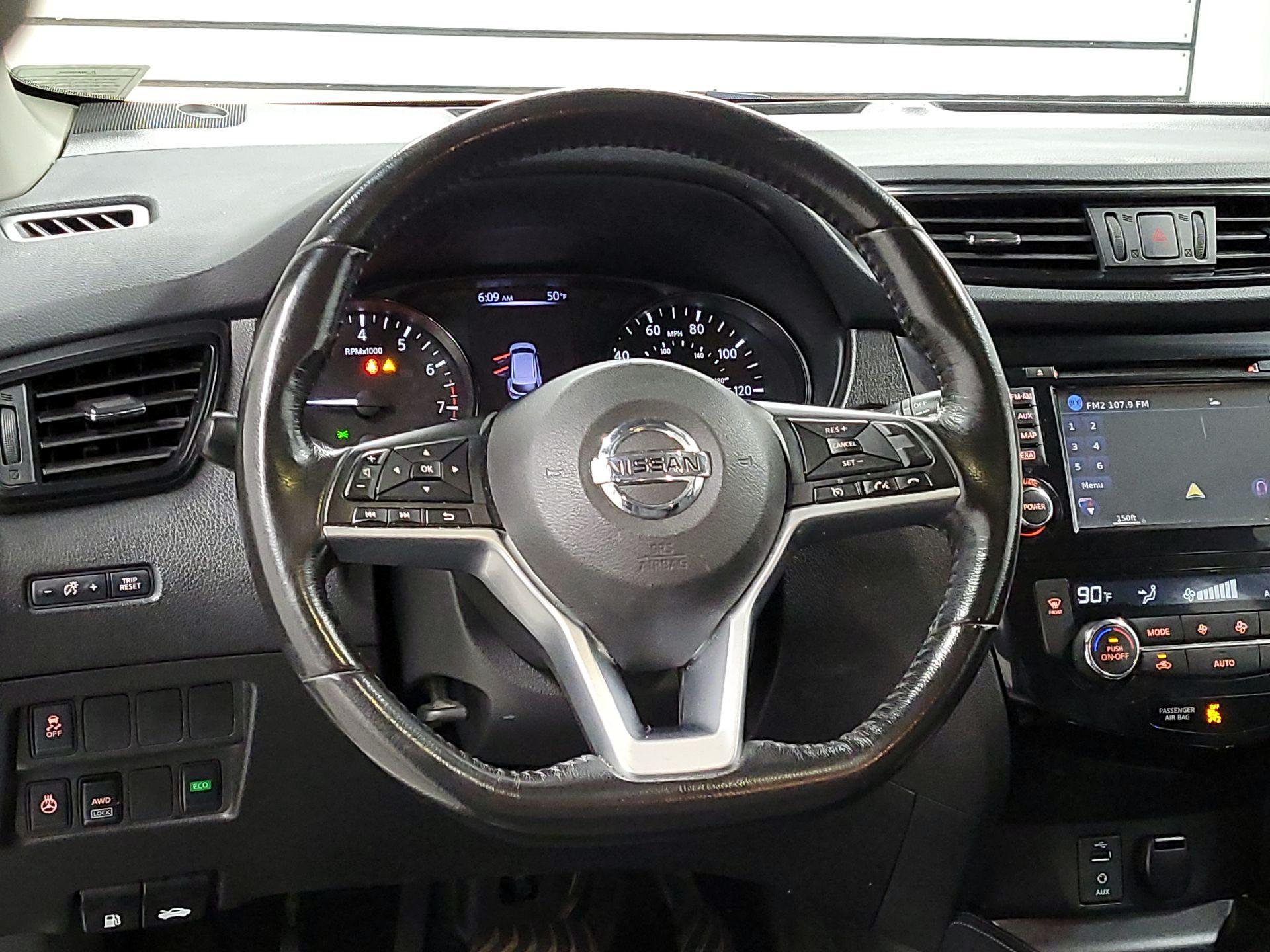 Thumbnail: 2017 Nissan Rogue Sport - 10