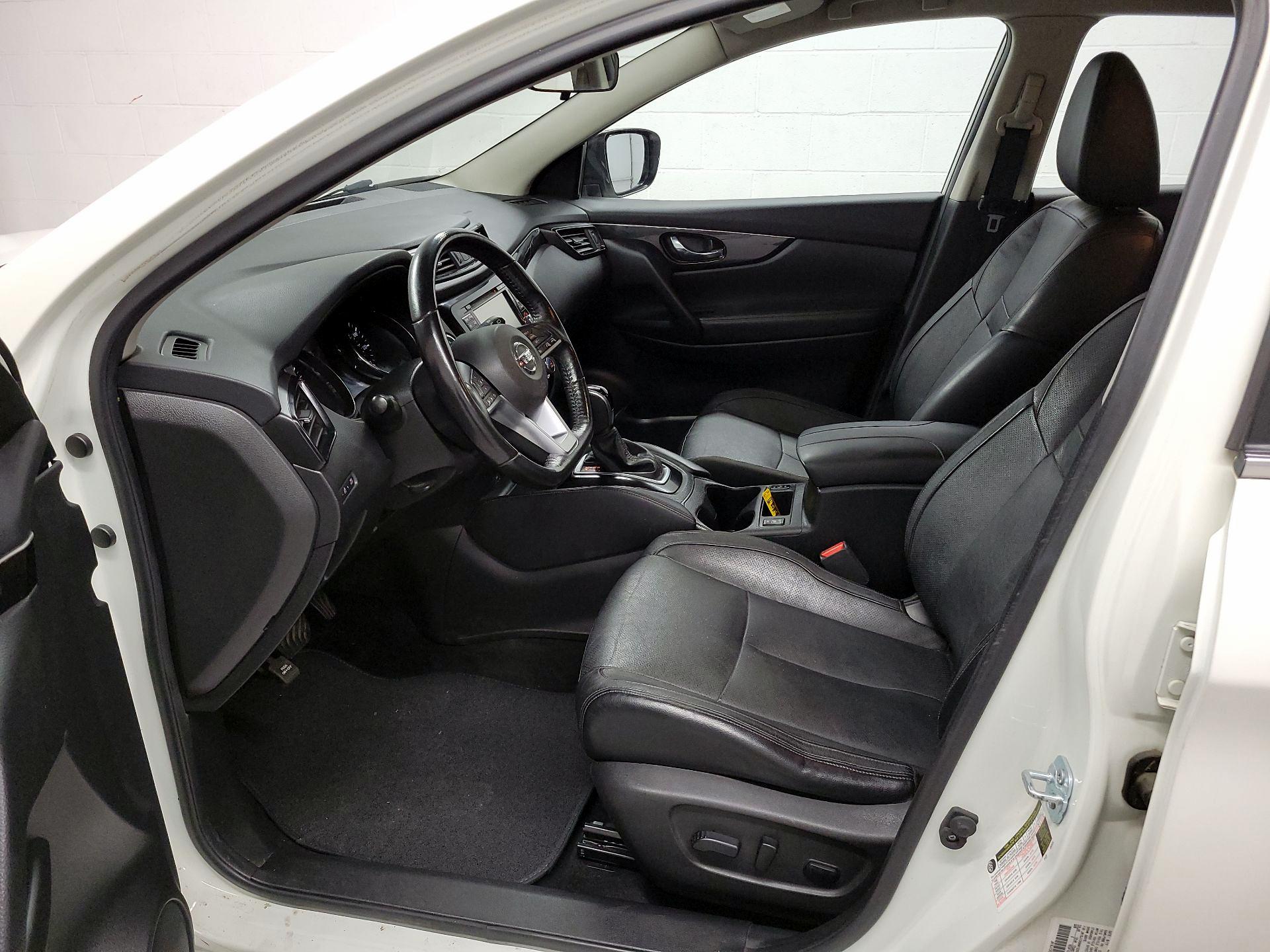 Thumbnail: 2017 Nissan Rogue Sport - 11