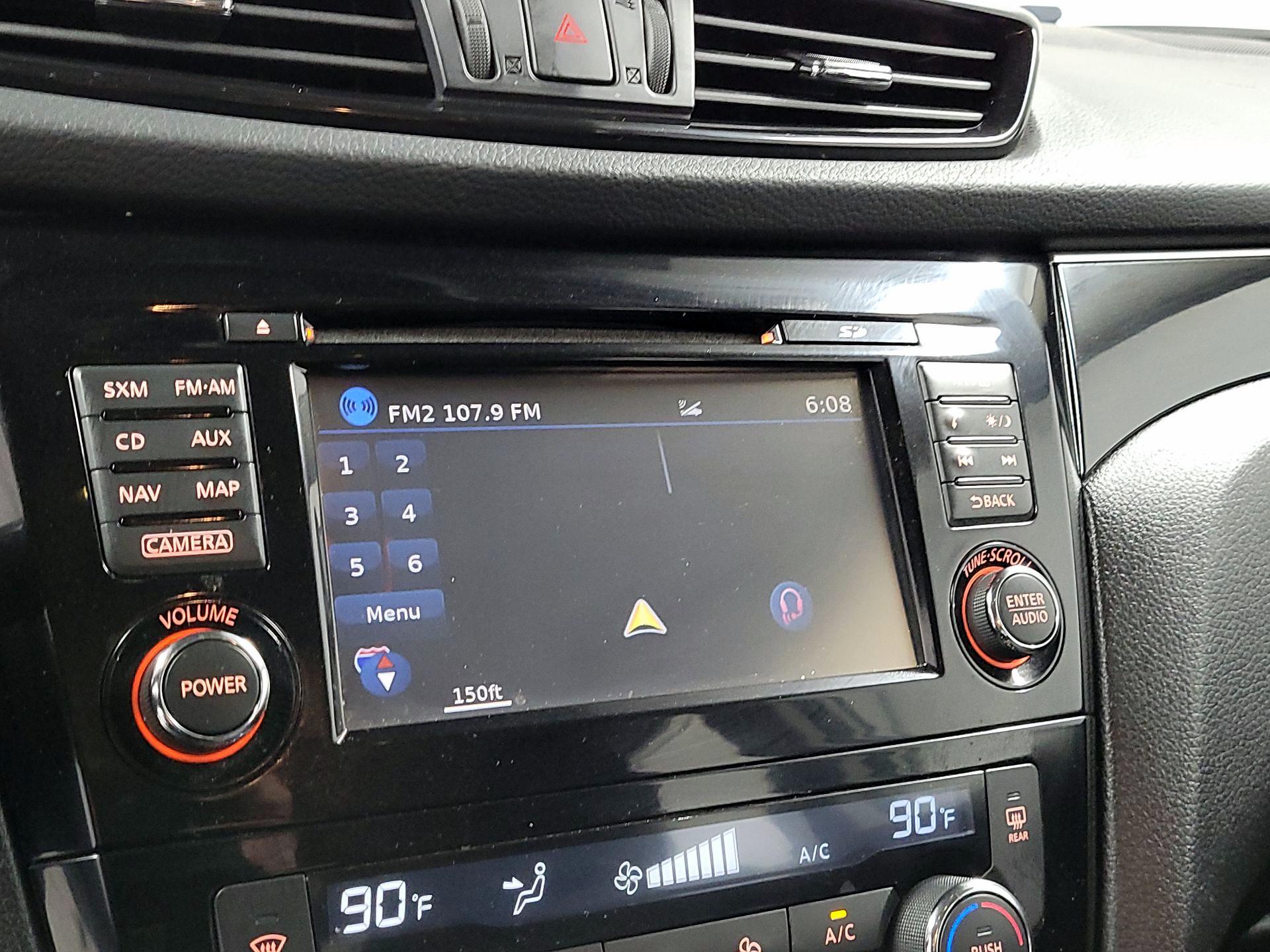 Thumbnail: 2017 Nissan Rogue Sport - 14