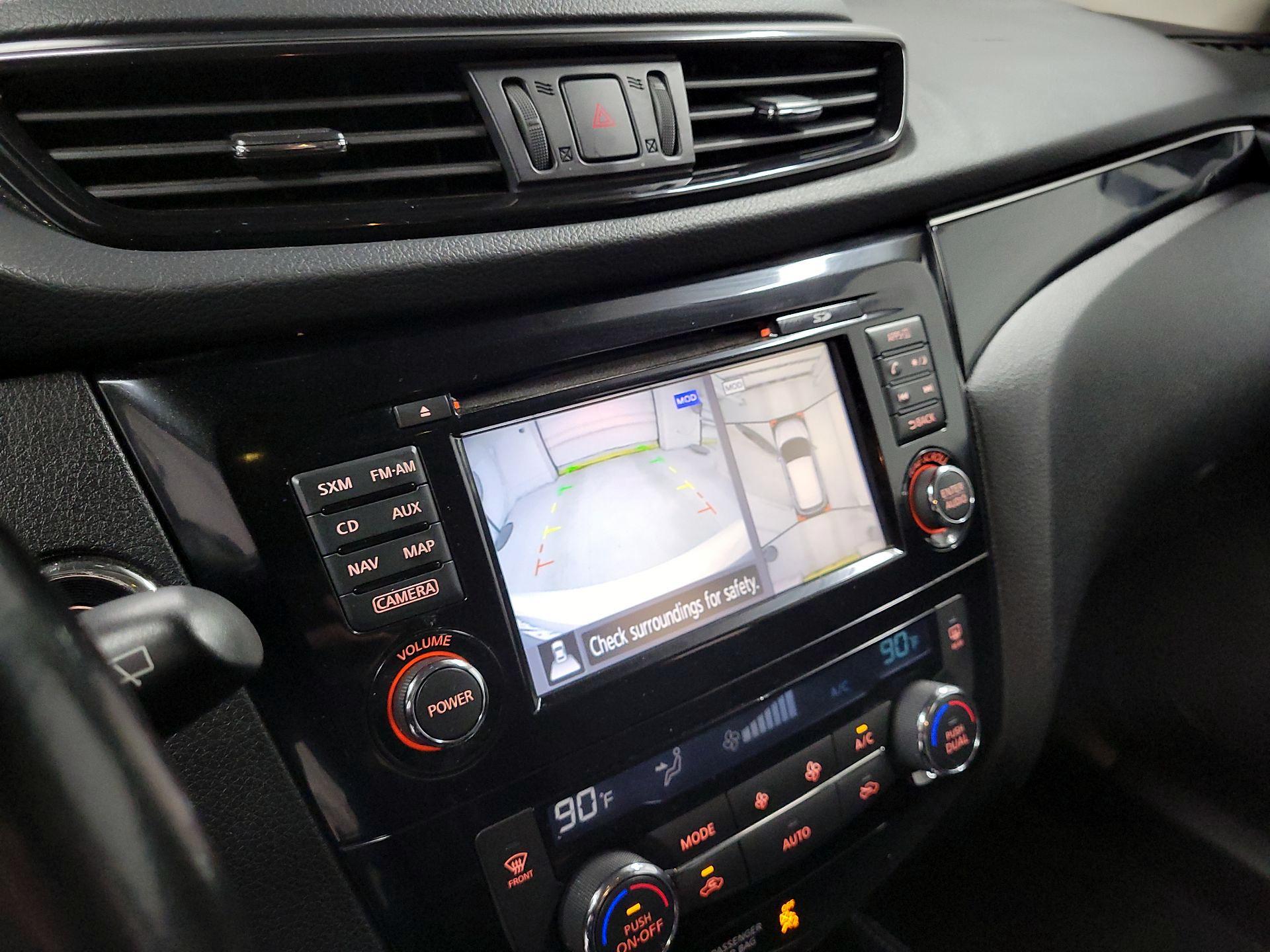 Thumbnail: 2017 Nissan Rogue Sport - 15