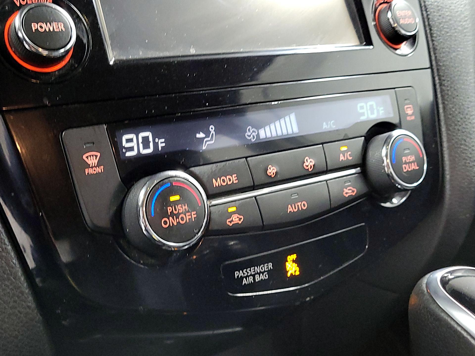 Thumbnail: 2017 Nissan Rogue Sport - 17