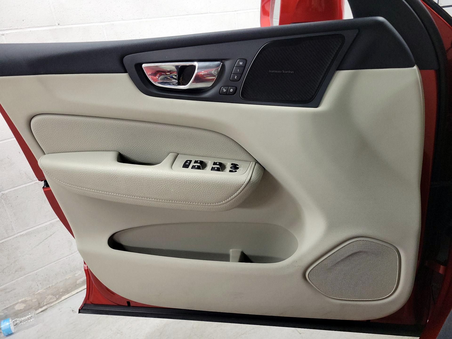 Thumbnail: 2019 Volvo XC60 - 12