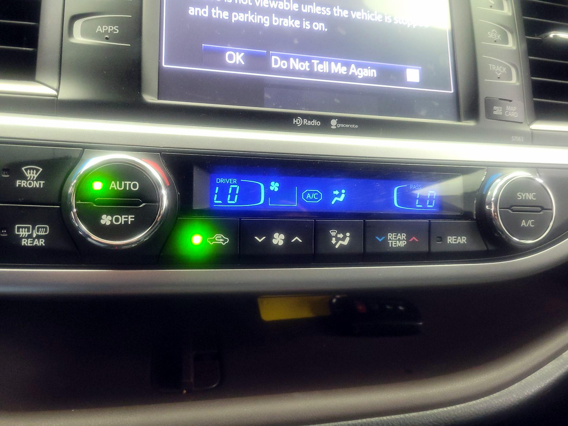 Thumbnail: 2015 Toyota Highlander - 15