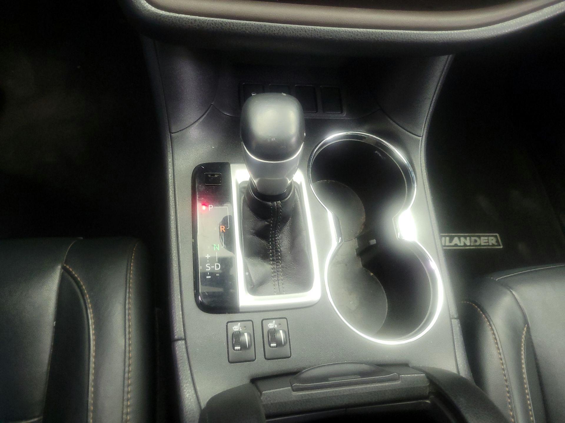 Thumbnail: 2015 Toyota Highlander - 16