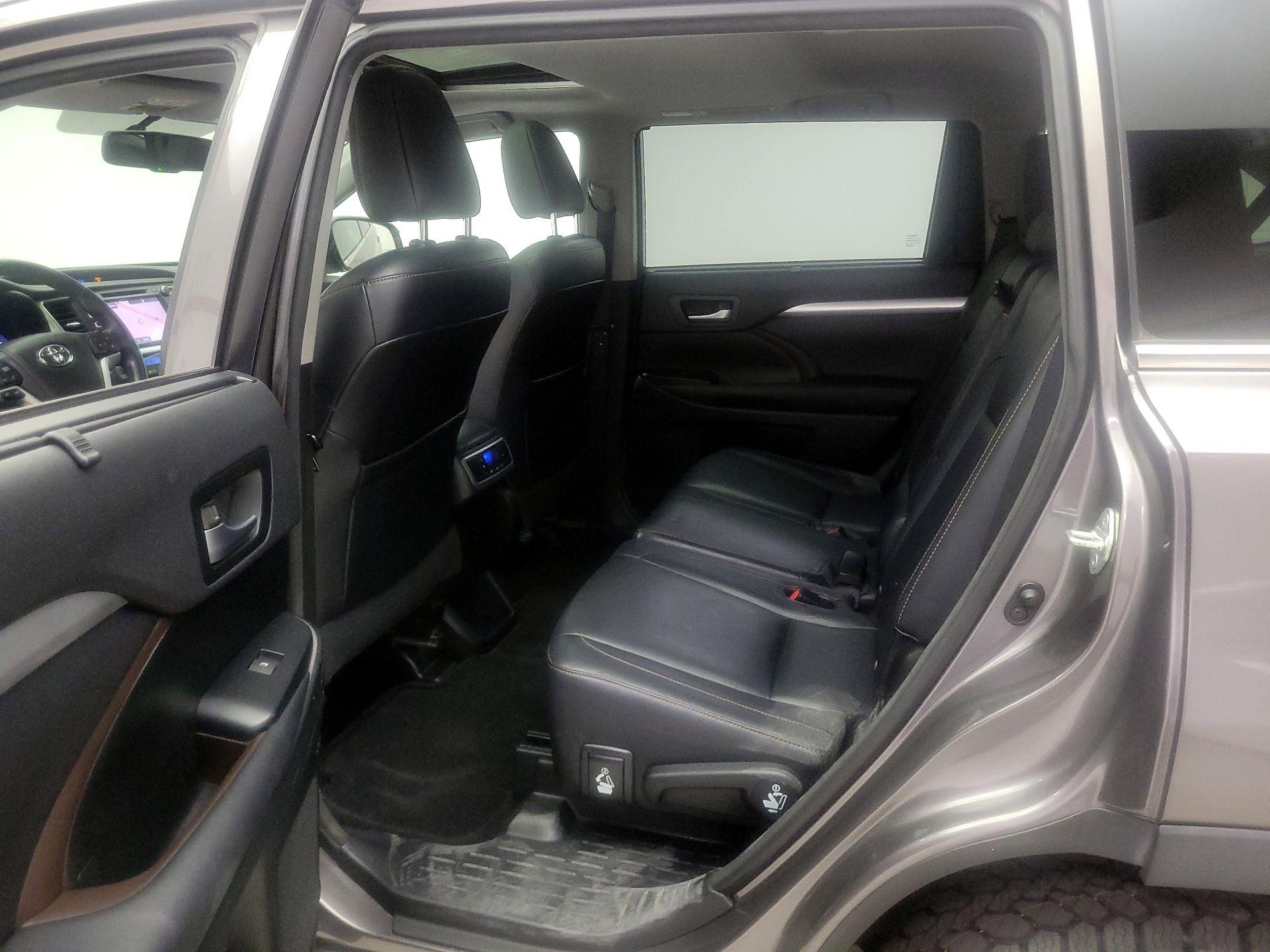 Thumbnail: 2015 Toyota Highlander - 19