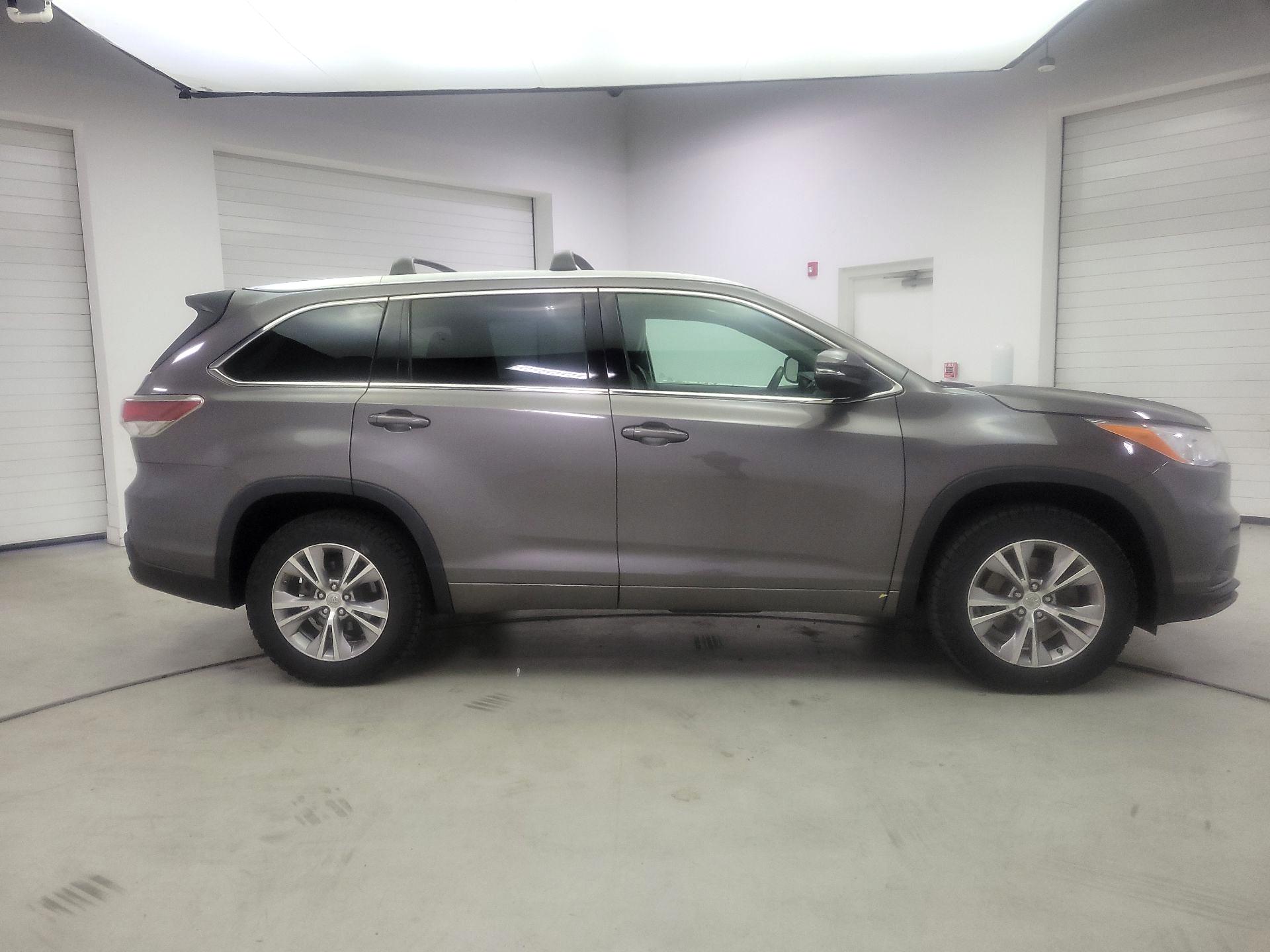 Thumbnail: 2015 Toyota Highlander - 4