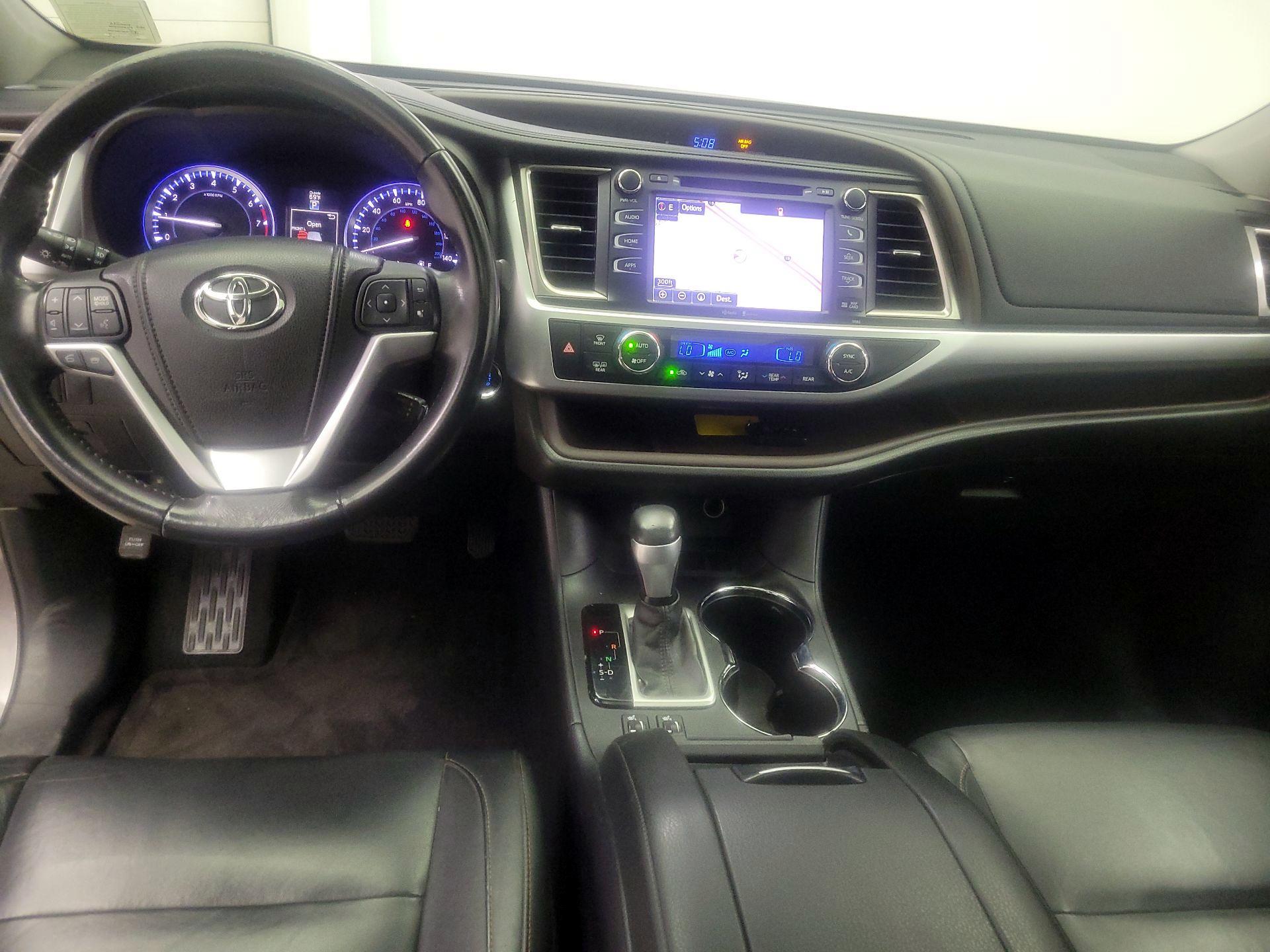 Thumbnail: 2015 Toyota Highlander - 8