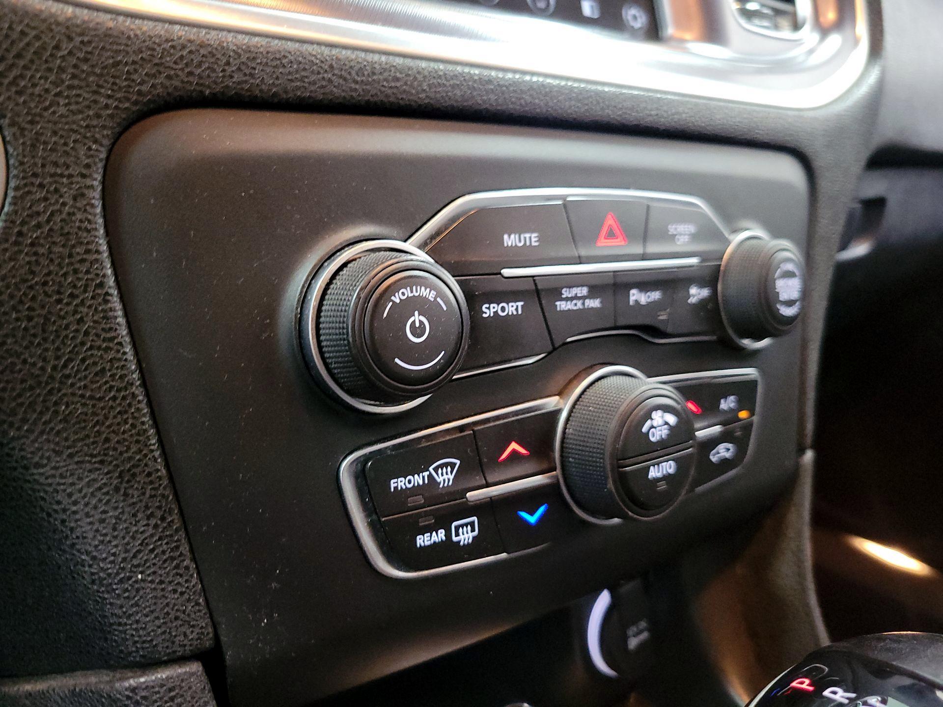 Thumbnail: 2019 Dodge Charger - 16