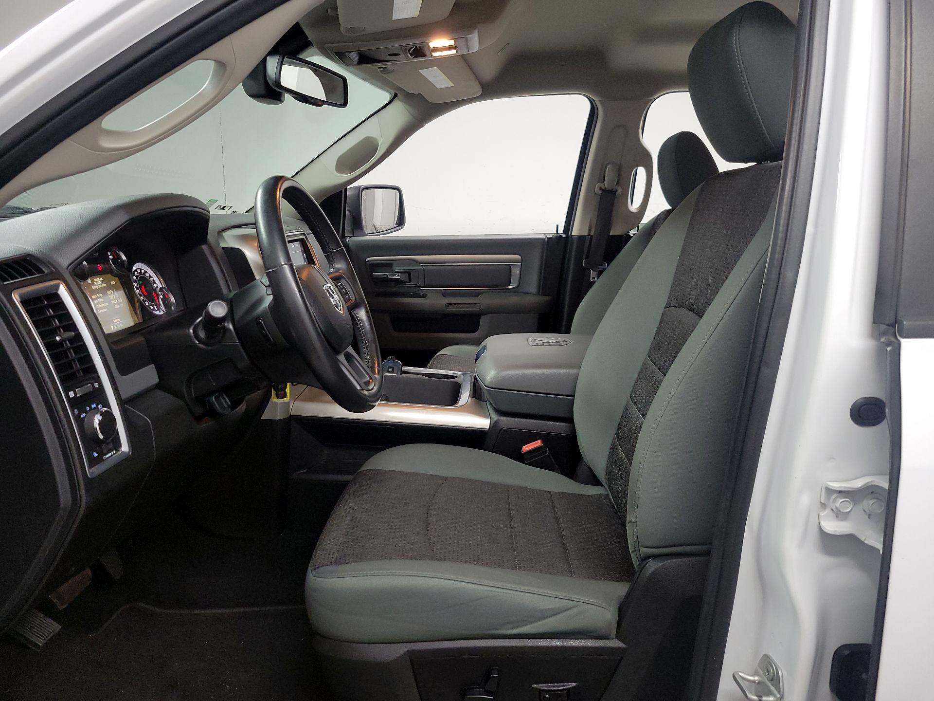 Thumbnail: 2020 RAM 1500 Classic - 9