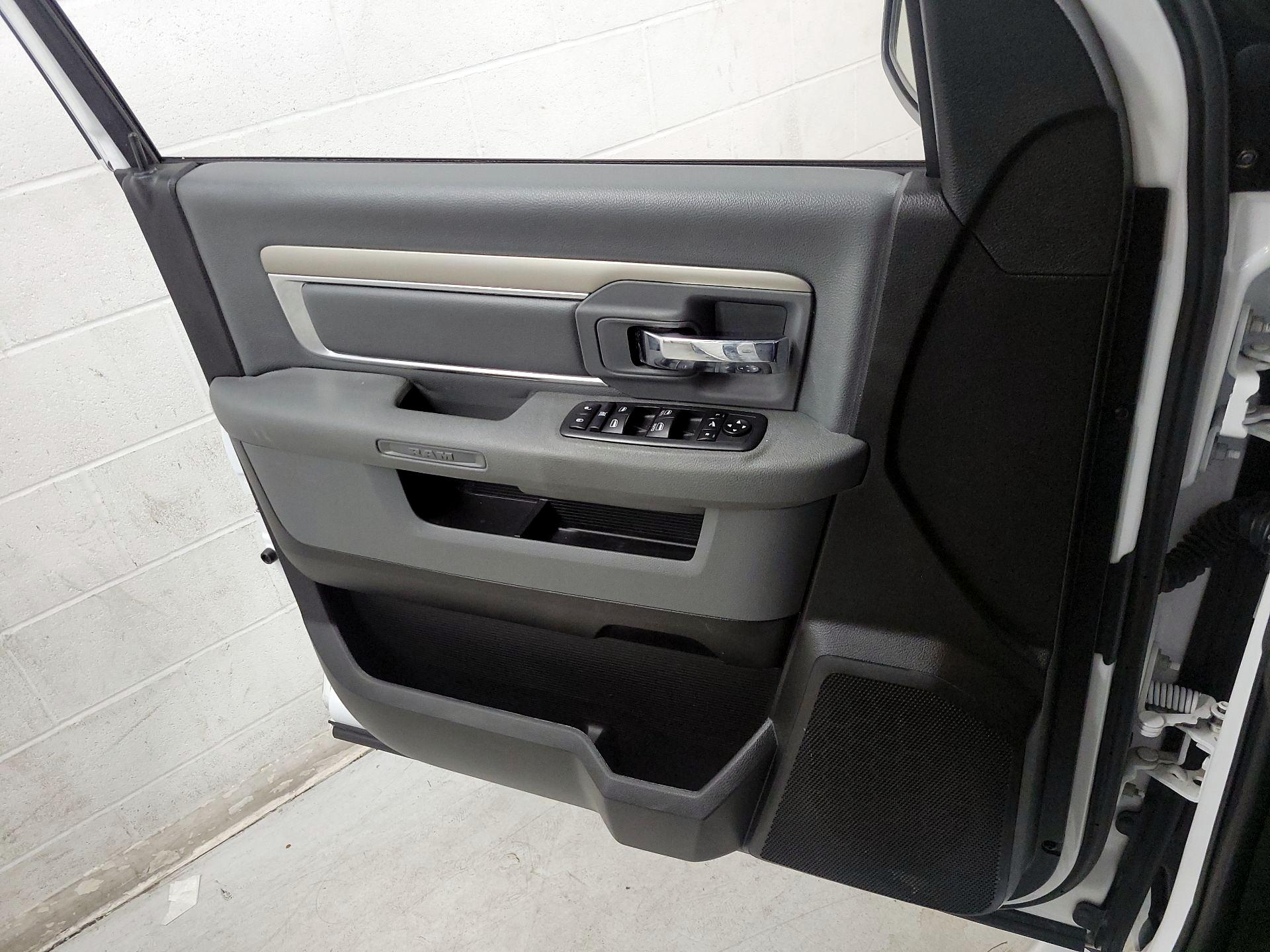 Thumbnail: 2020 RAM 1500 Classic - 10