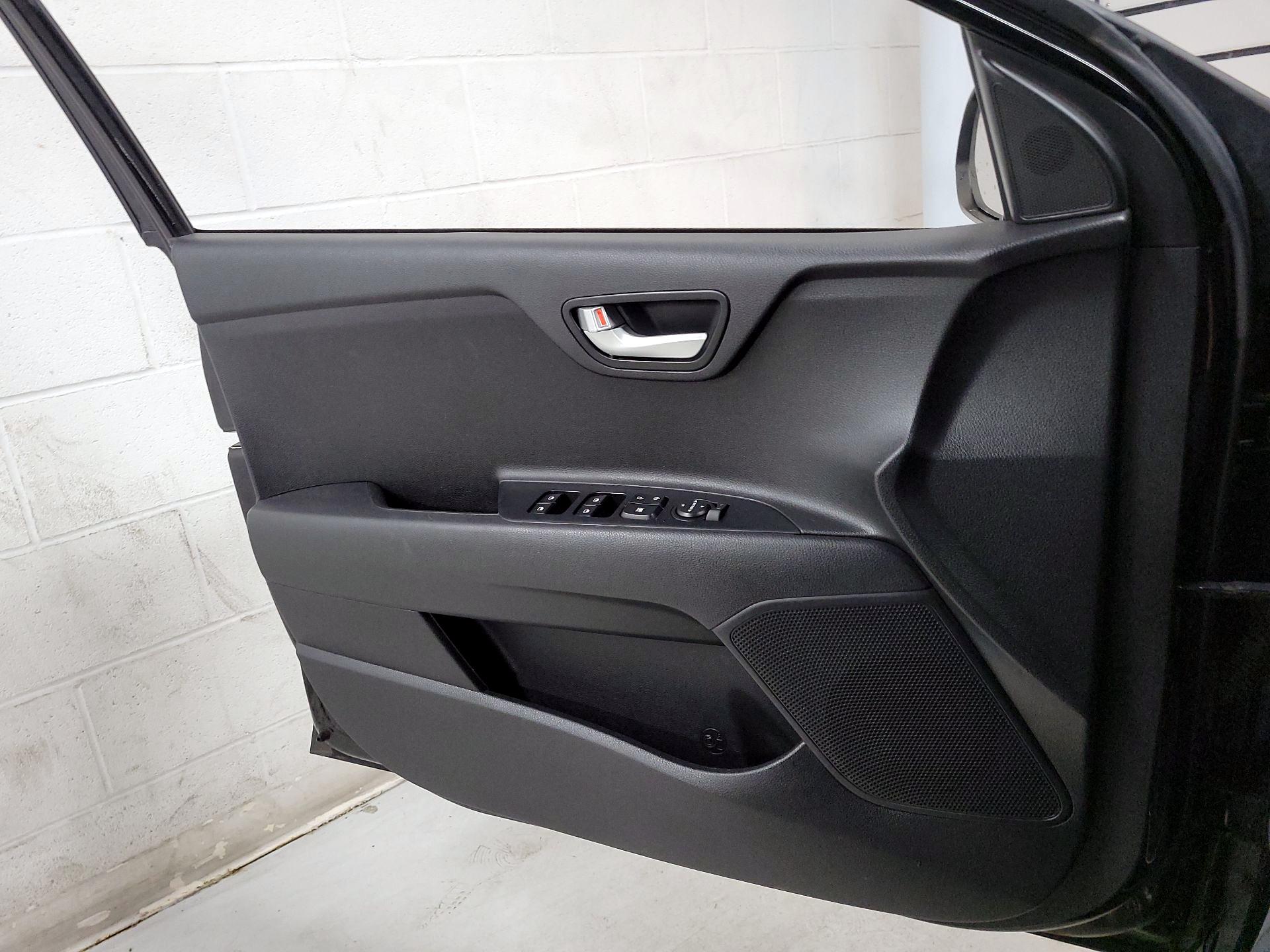 Thumbnail: 2018 Kia Rio - 12