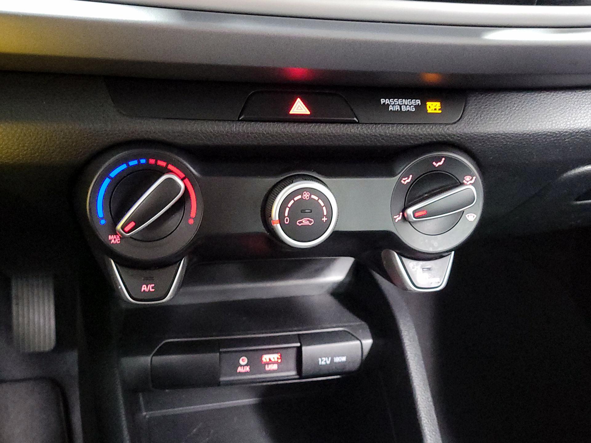 Thumbnail: 2018 Kia Rio - 15