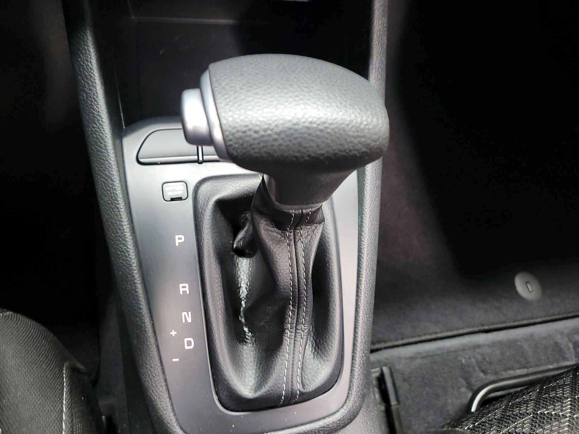 Thumbnail: 2018 Kia Rio - 16