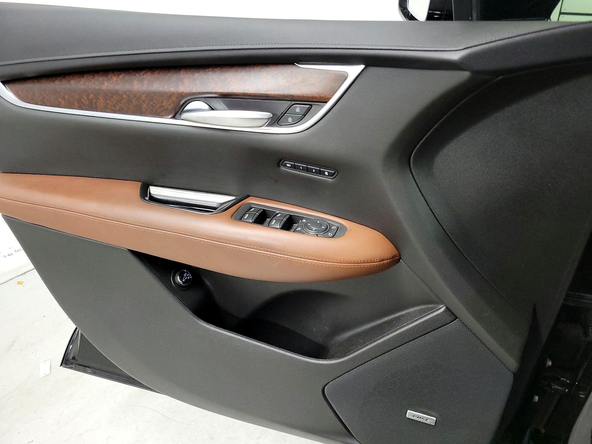 Thumbnail: 2020 Cadillac XT5 - 12