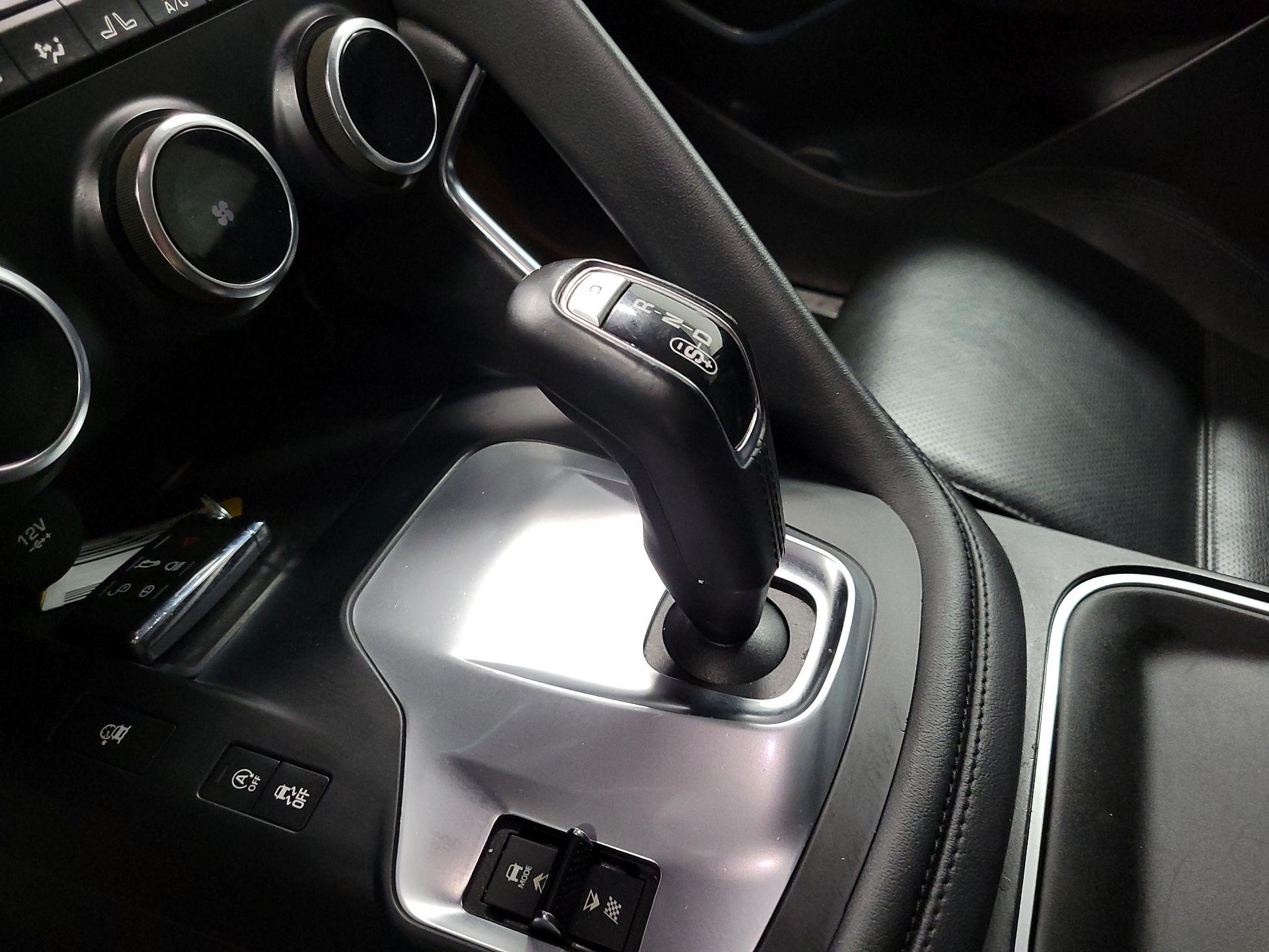 Thumbnail: 2018 Jaguar E-Pace - 16