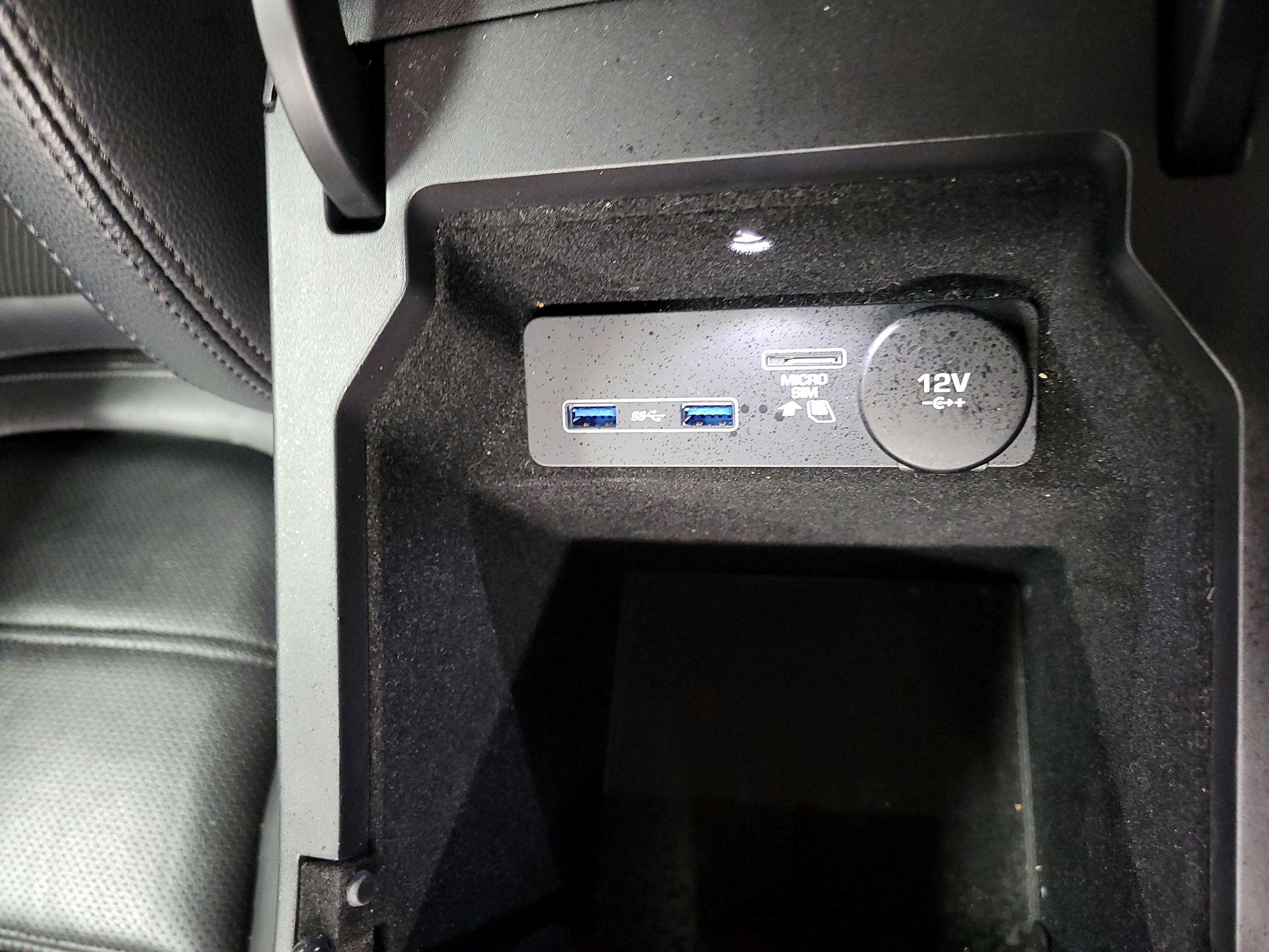 Thumbnail: 2018 Jaguar E-Pace - 17