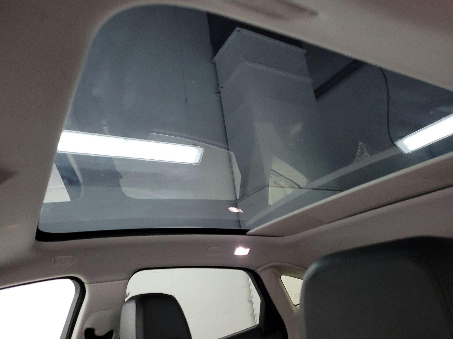 Thumbnail: 2018 Jaguar E-Pace - 18