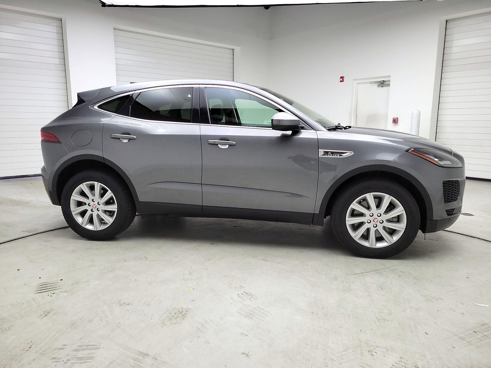 Thumbnail: 2018 Jaguar E-Pace - 4