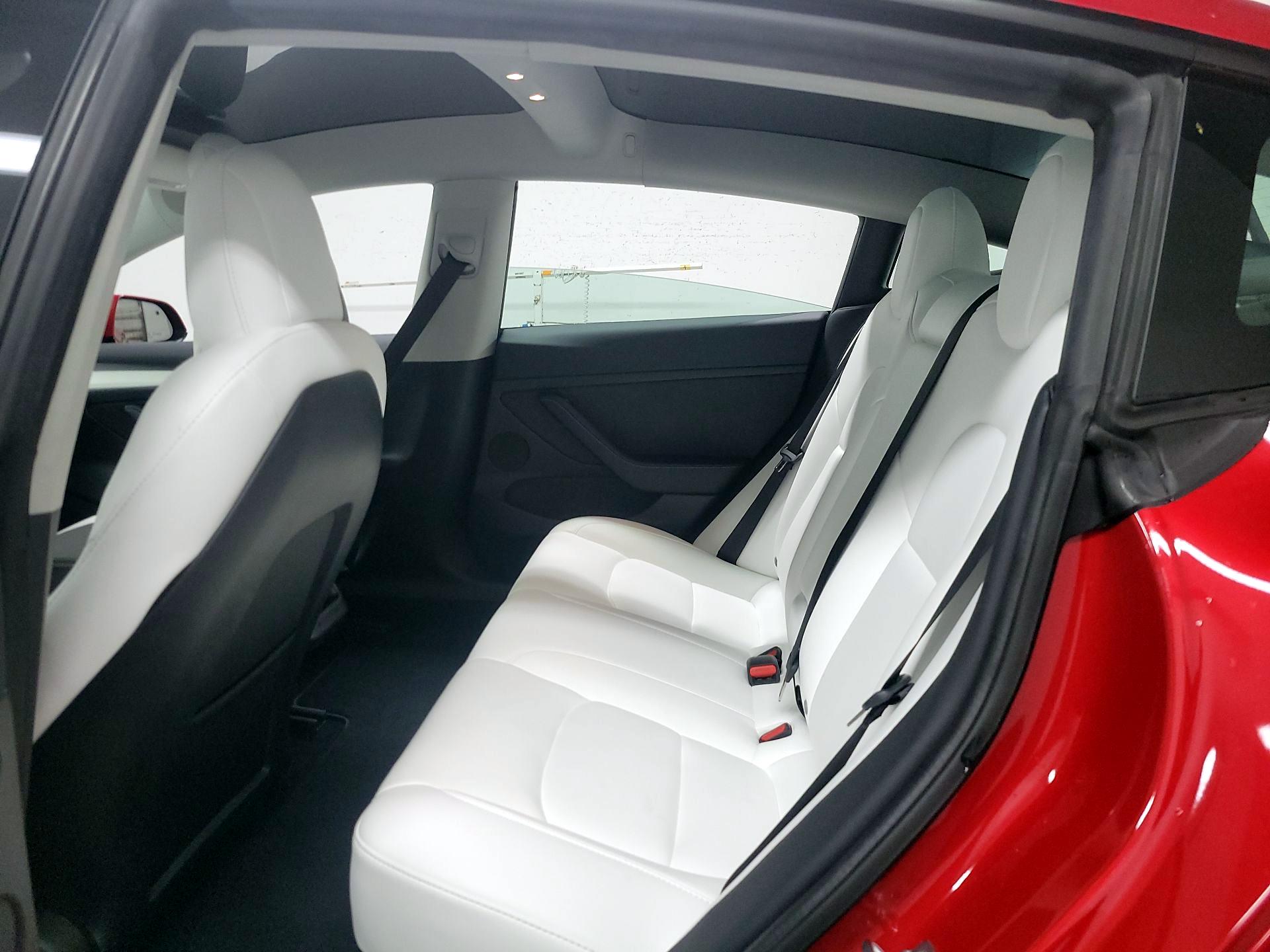 Thumbnail: 2022 Tesla Model 3 - 15