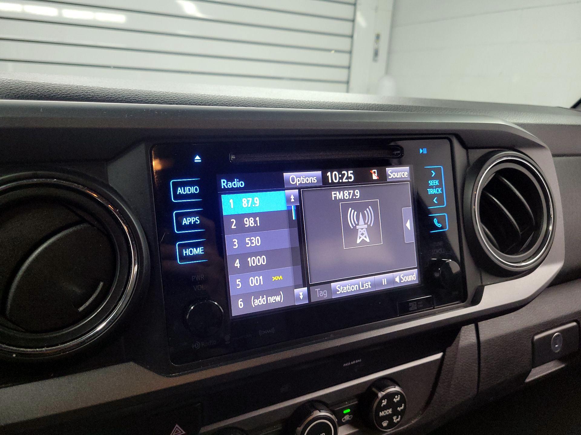 Thumbnail: 2019 Toyota Tacoma - 12