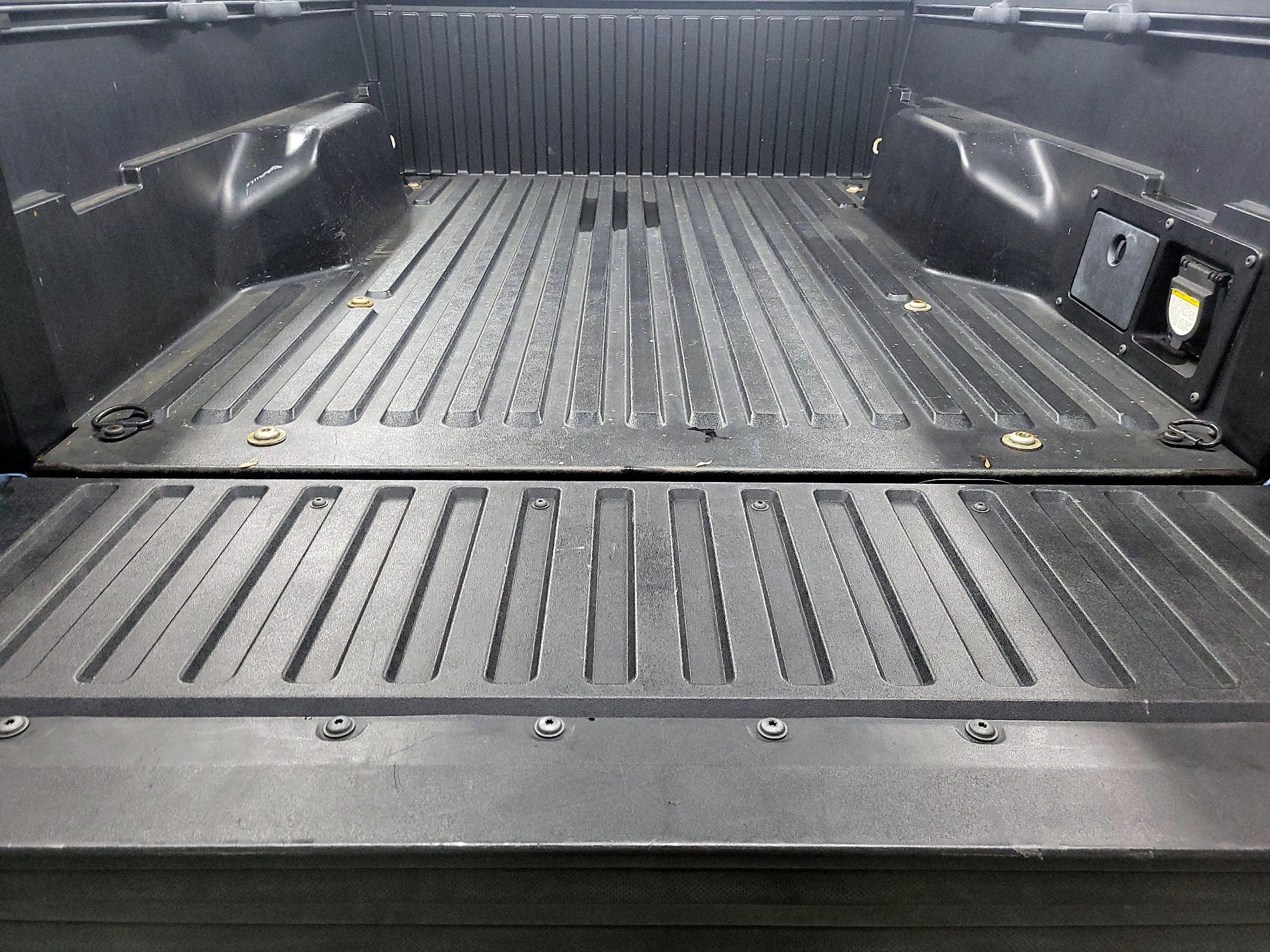 Thumbnail: 2019 Toyota Tacoma - 15