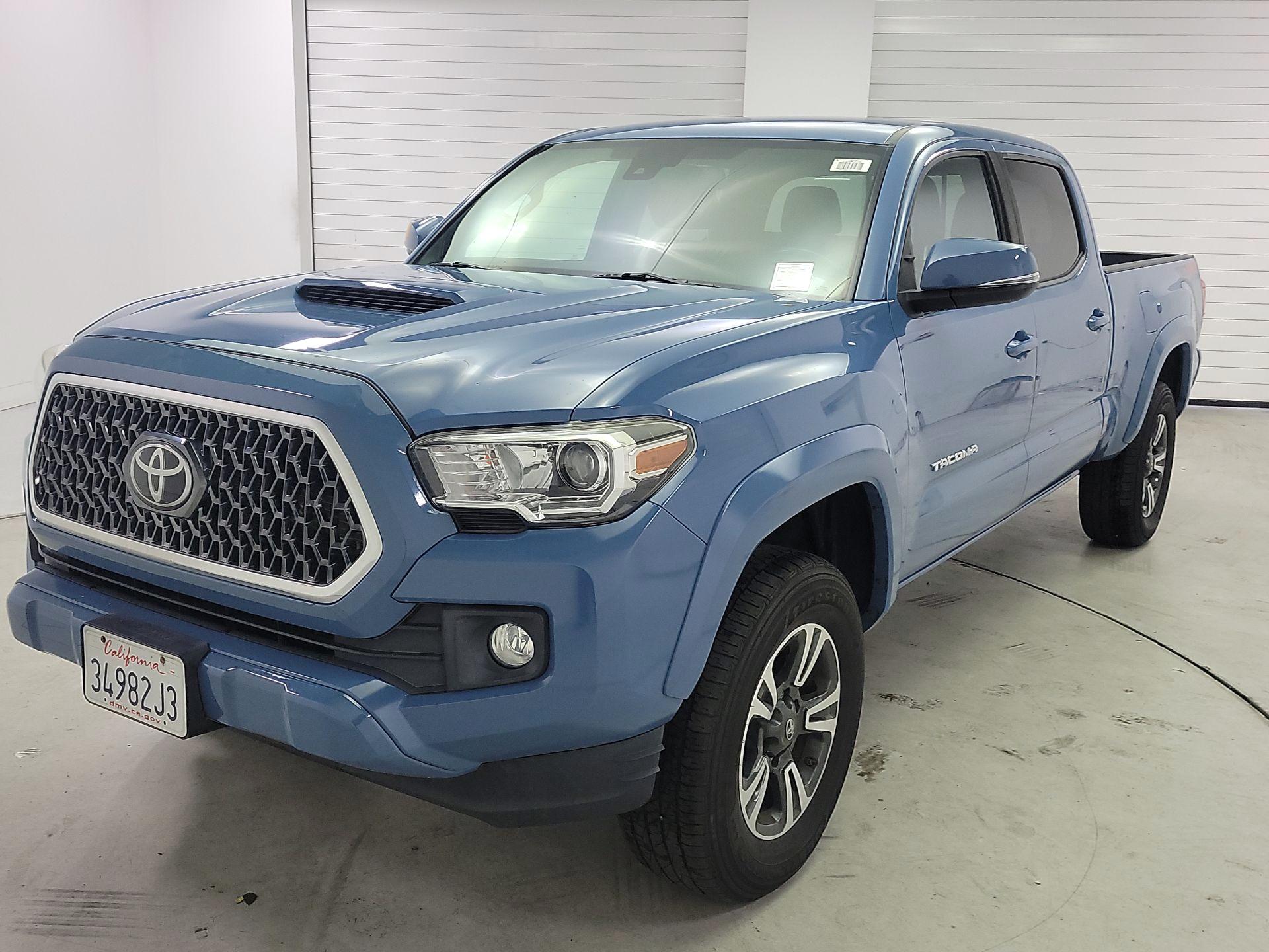 Thumbnail: 2019 Toyota Tacoma - 3