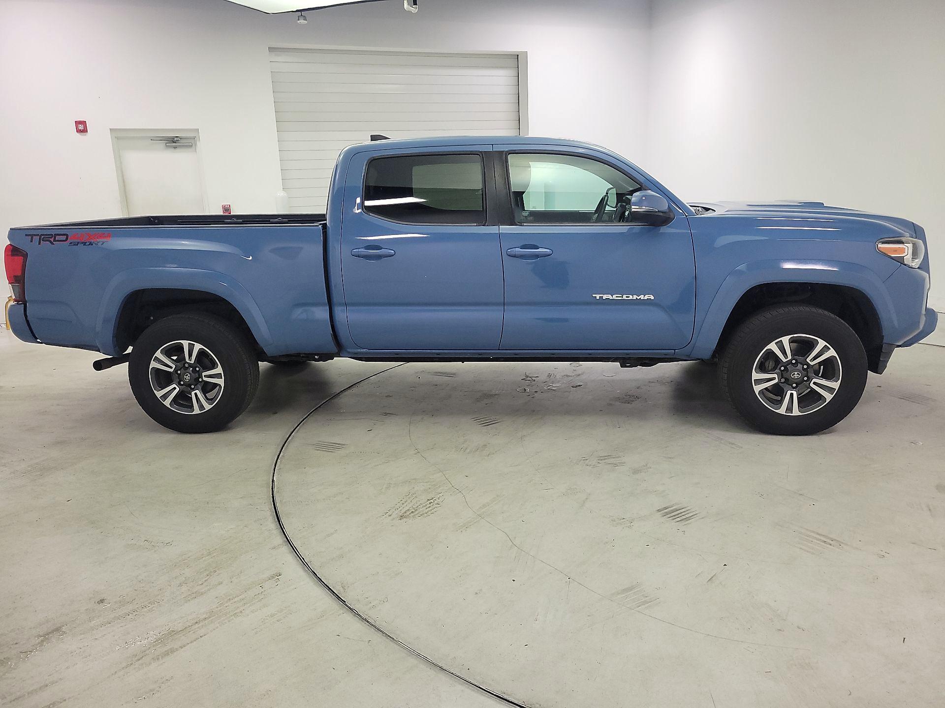 Thumbnail: 2019 Toyota Tacoma - 4