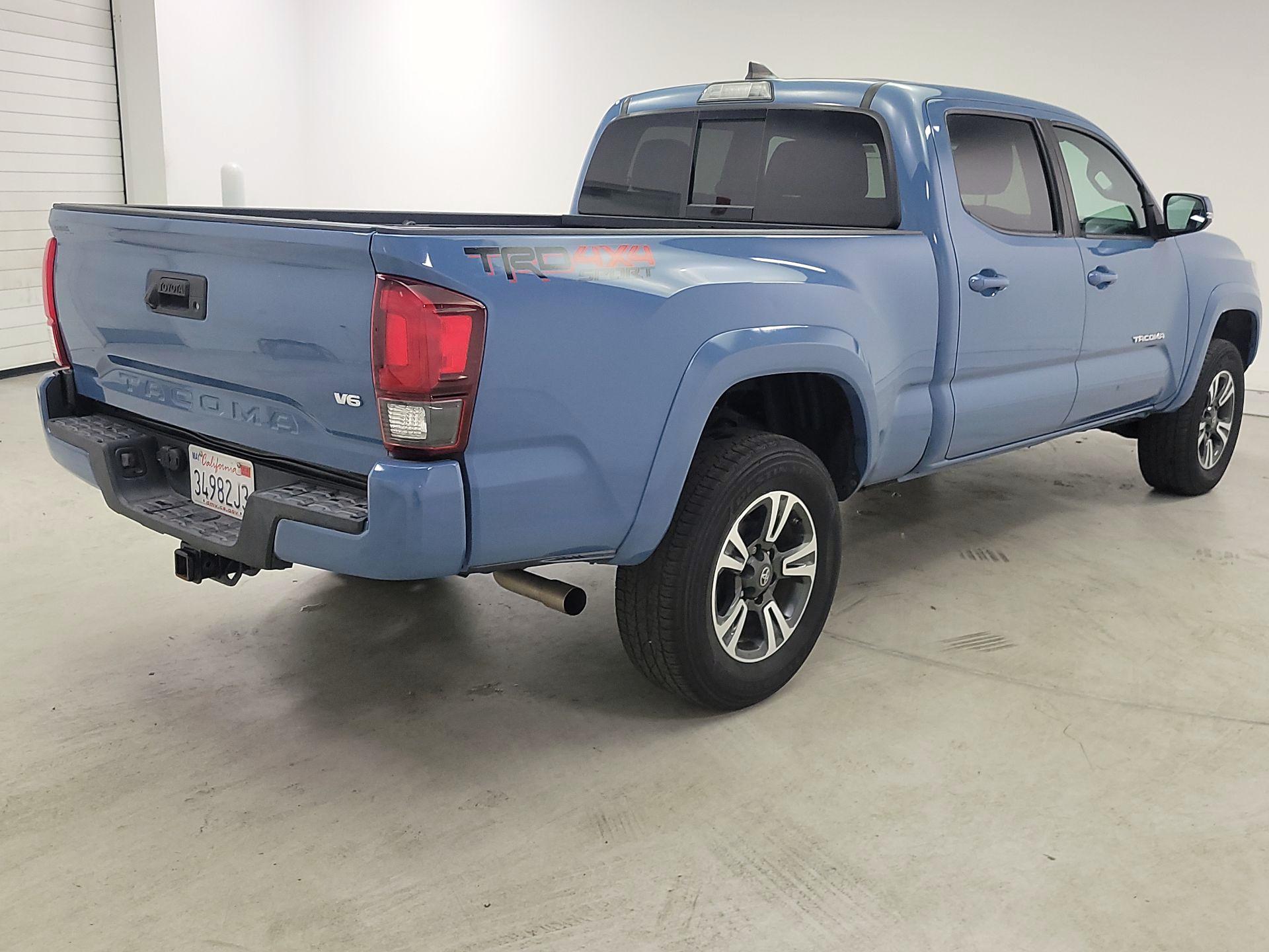 Thumbnail: 2019 Toyota Tacoma - 5