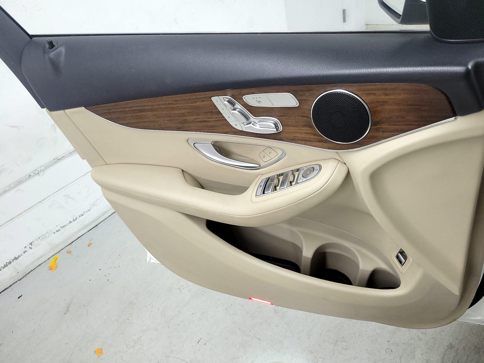 Thumbnail: 2022 Mercedes-Benz GLC - 10