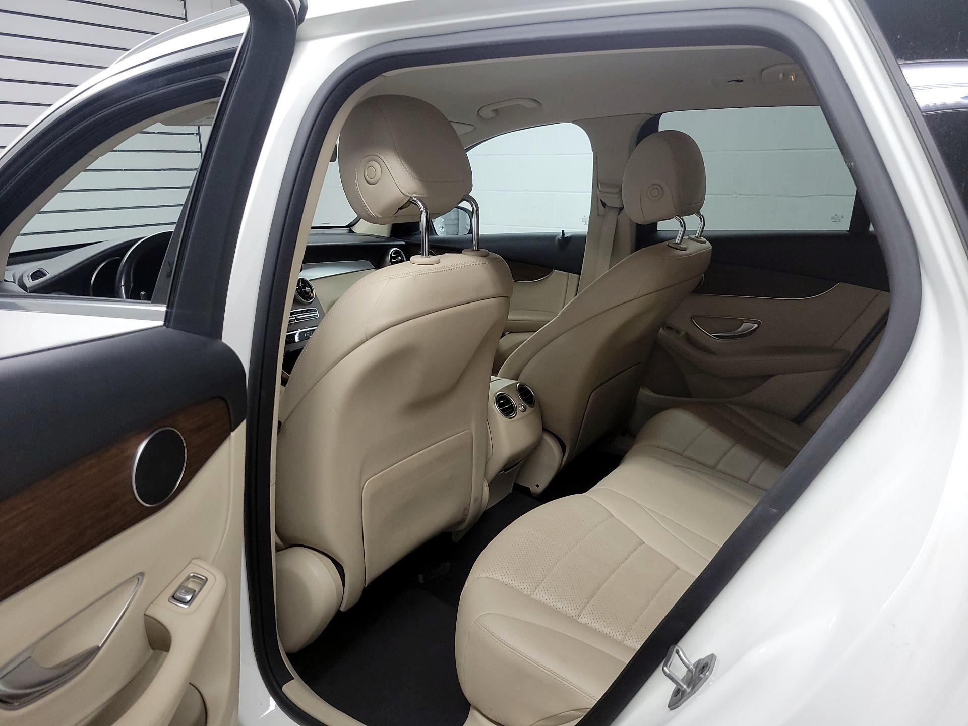 Thumbnail: 2022 Mercedes-Benz GLC - 16