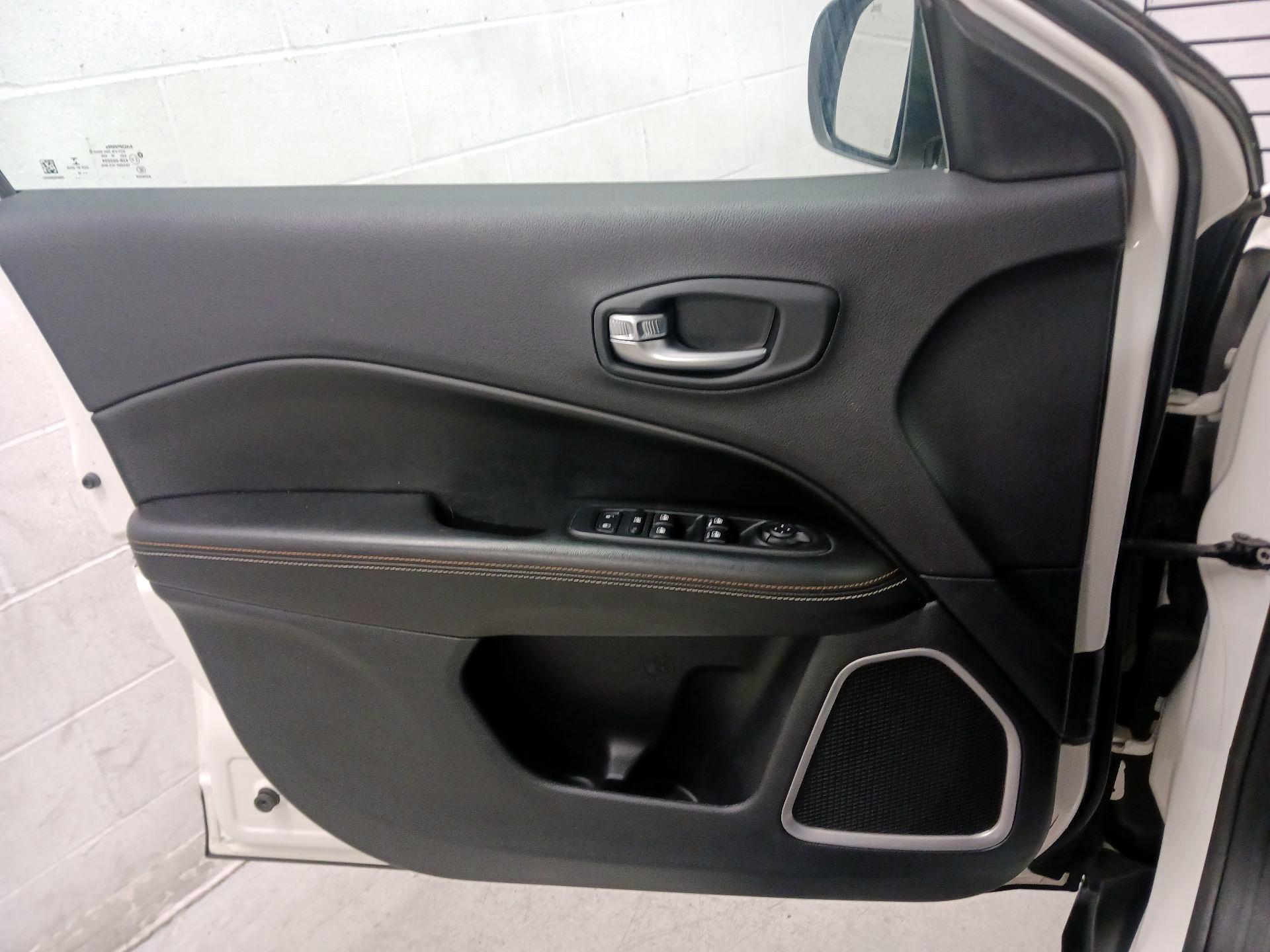 Thumbnail: 2018 Jeep Compass - 10