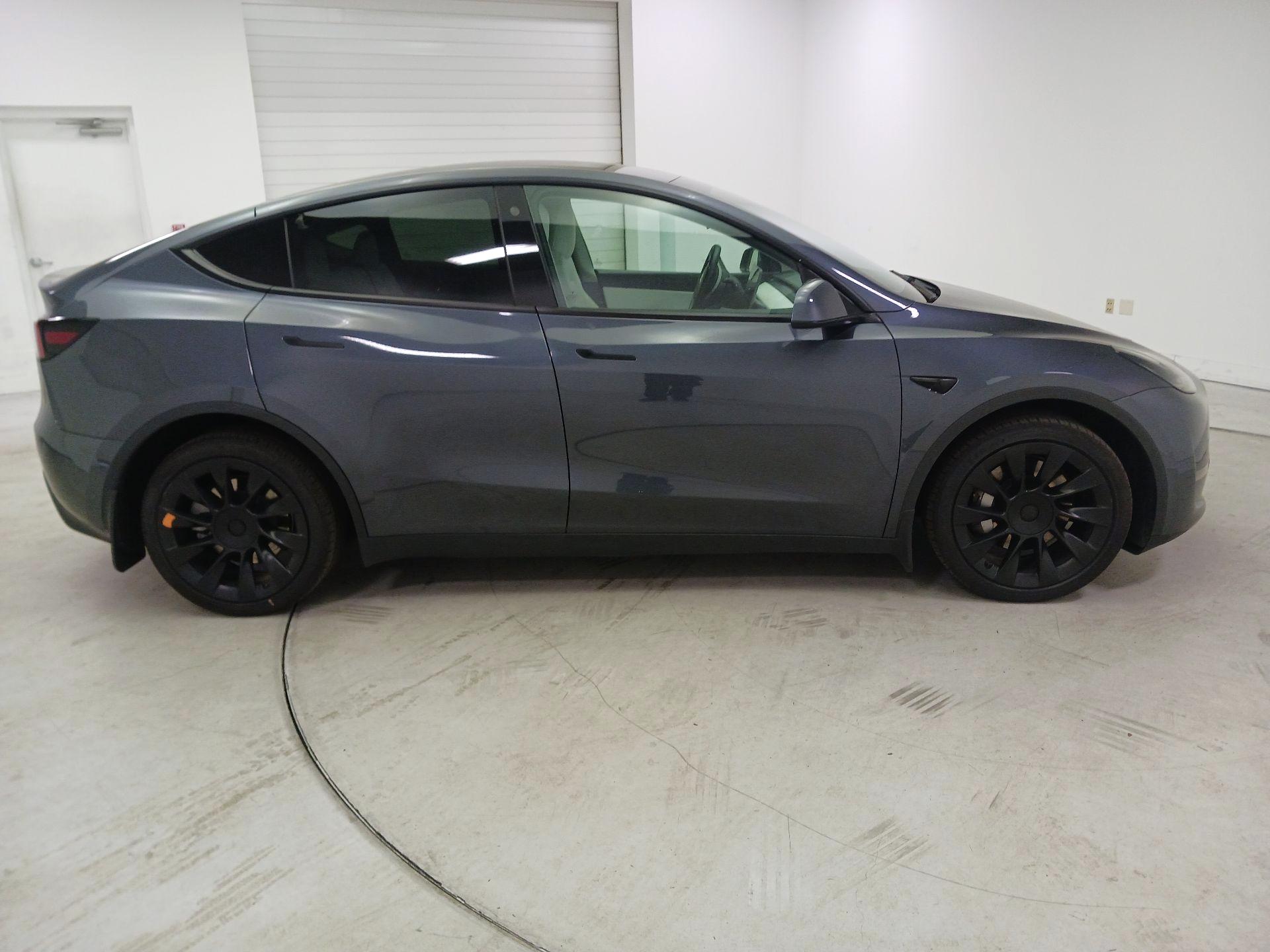 Thumbnail: 2022 Tesla Model Y - 4