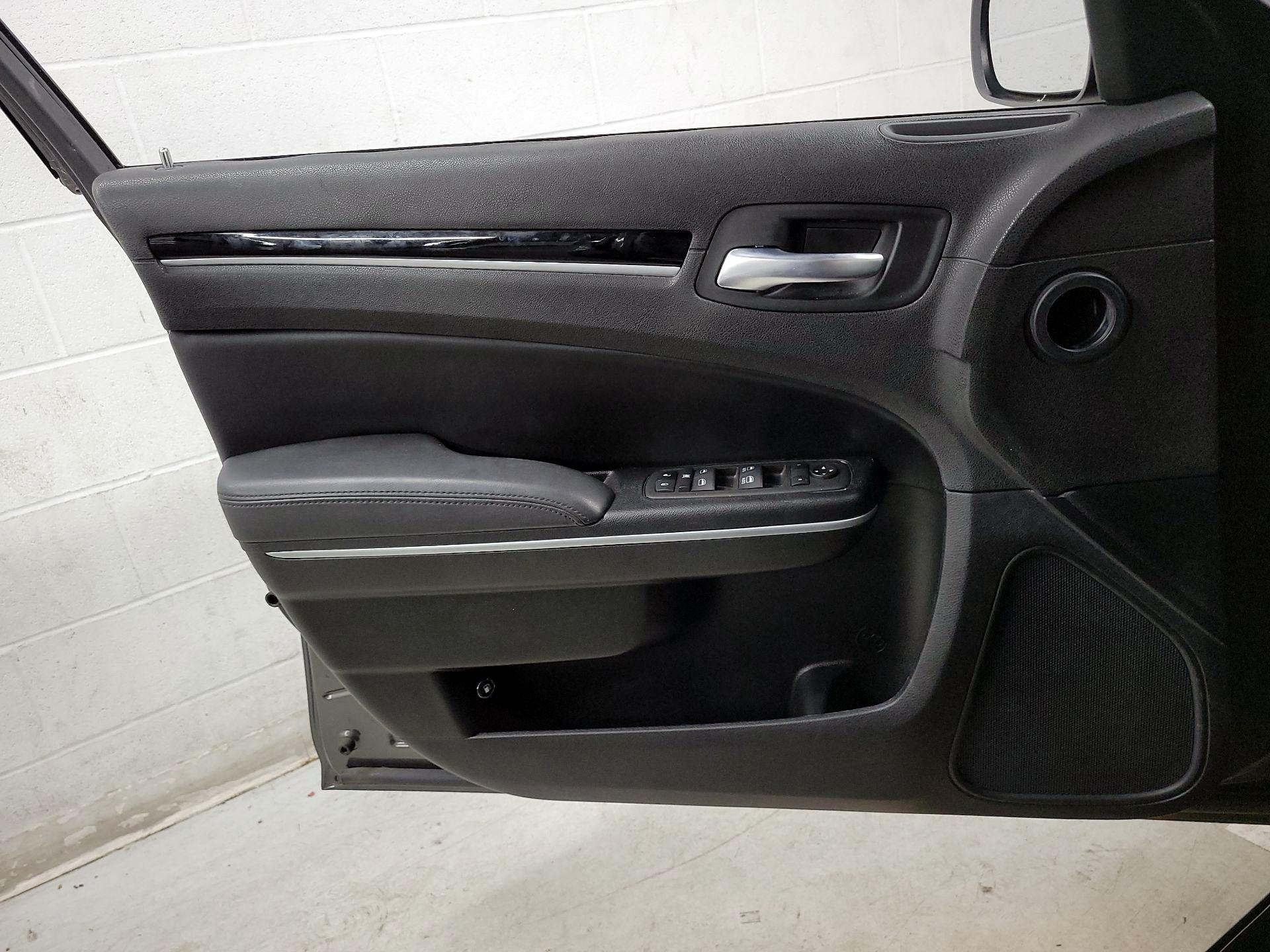 Thumbnail: 2023 Chrysler 300 - 12