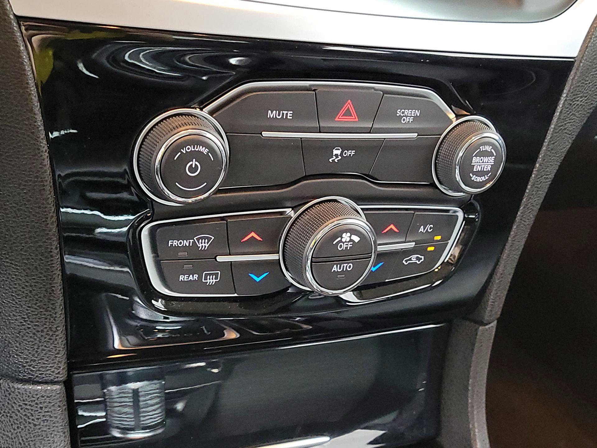 Thumbnail: 2023 Chrysler 300 - 15