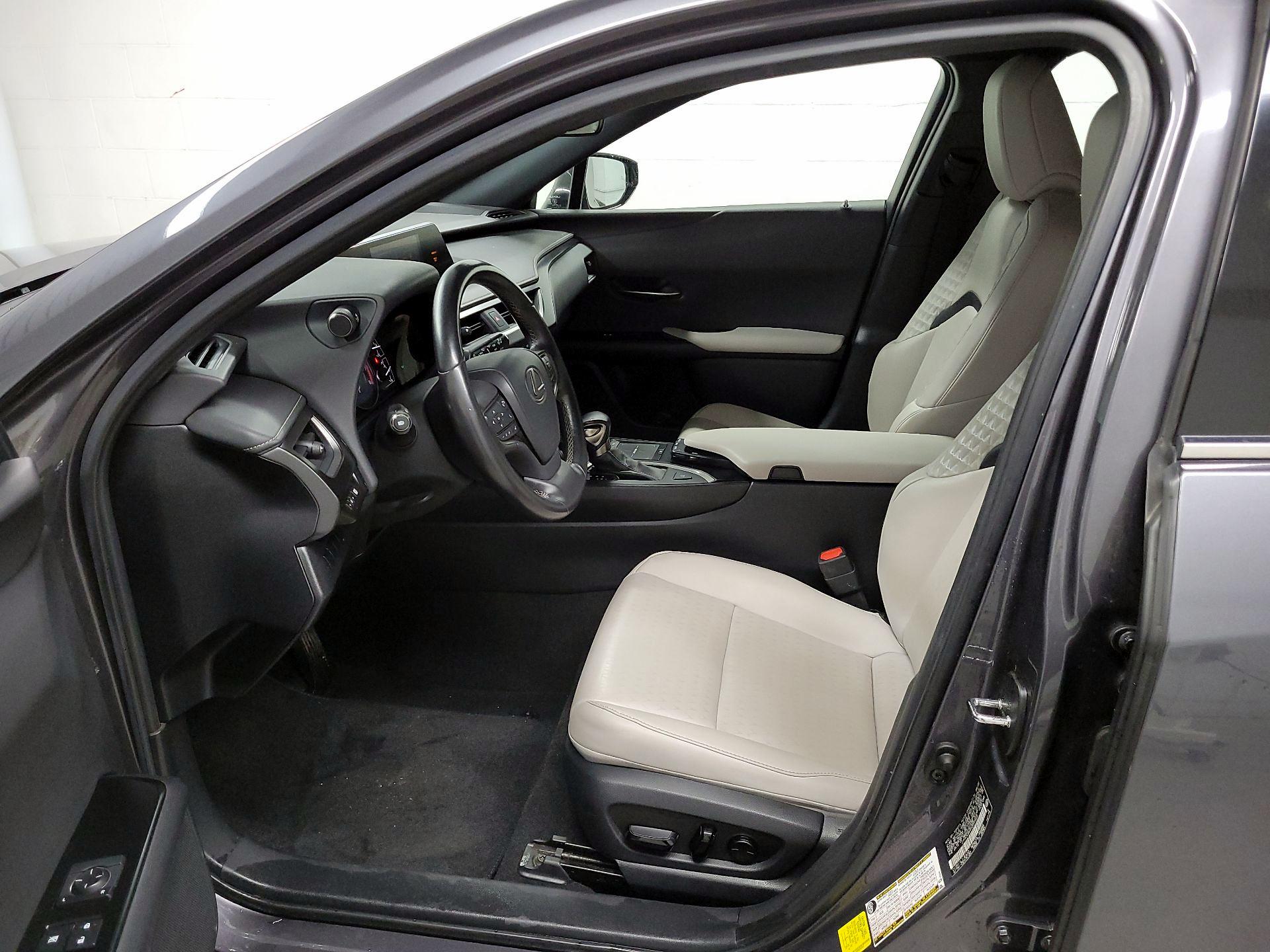 Thumbnail: 2022 Lexus UX - 9