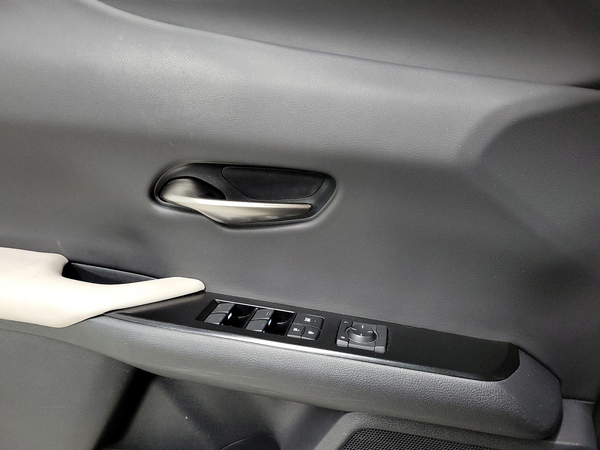 Thumbnail: 2022 Lexus UX - 10