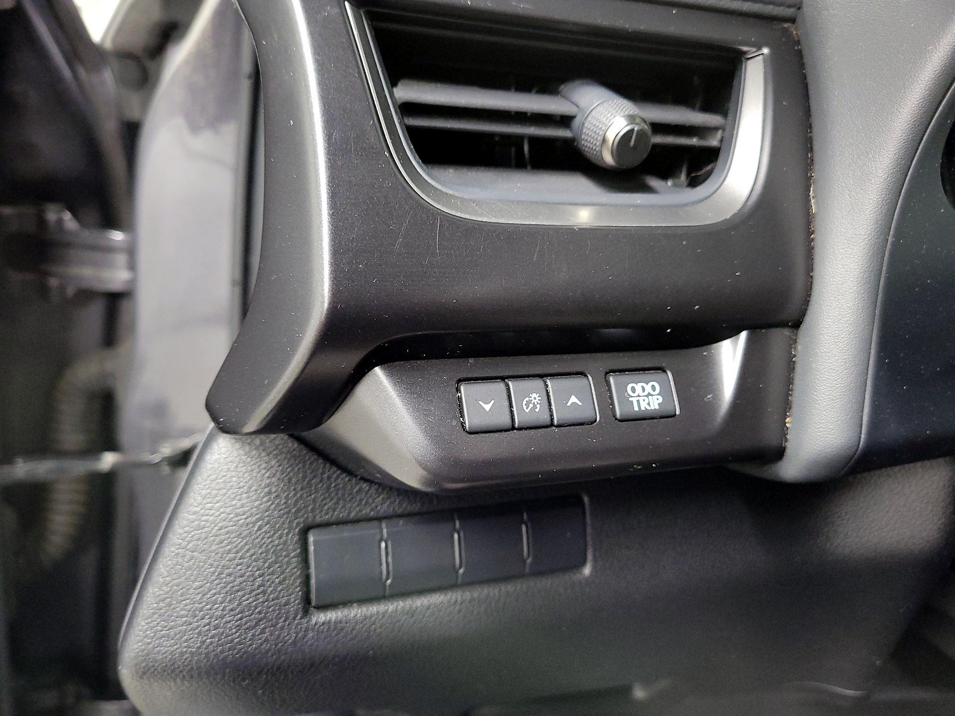 Thumbnail: 2022 Lexus UX - 11