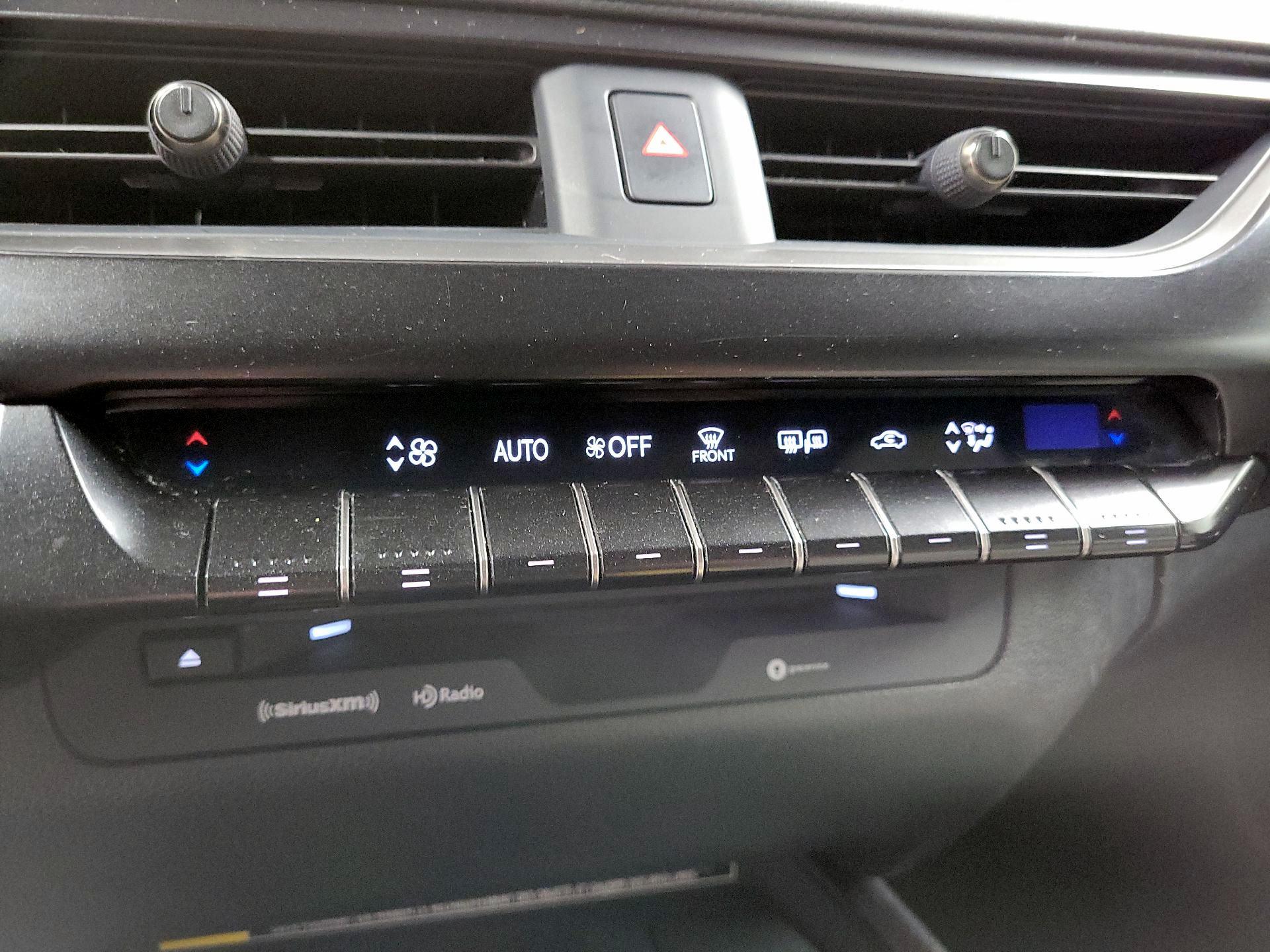 Thumbnail: 2022 Lexus UX - 14