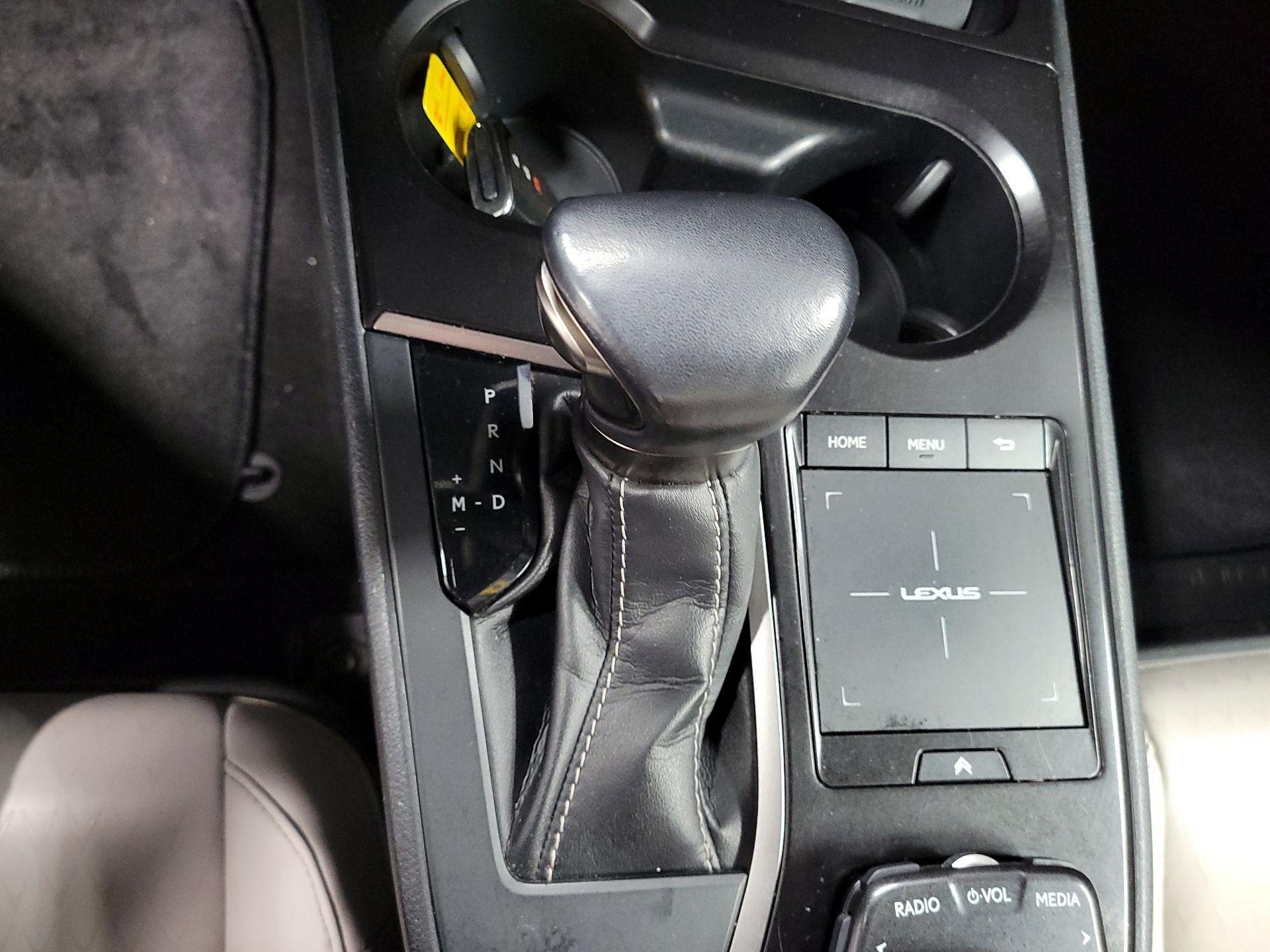 Thumbnail: 2022 Lexus UX - 15