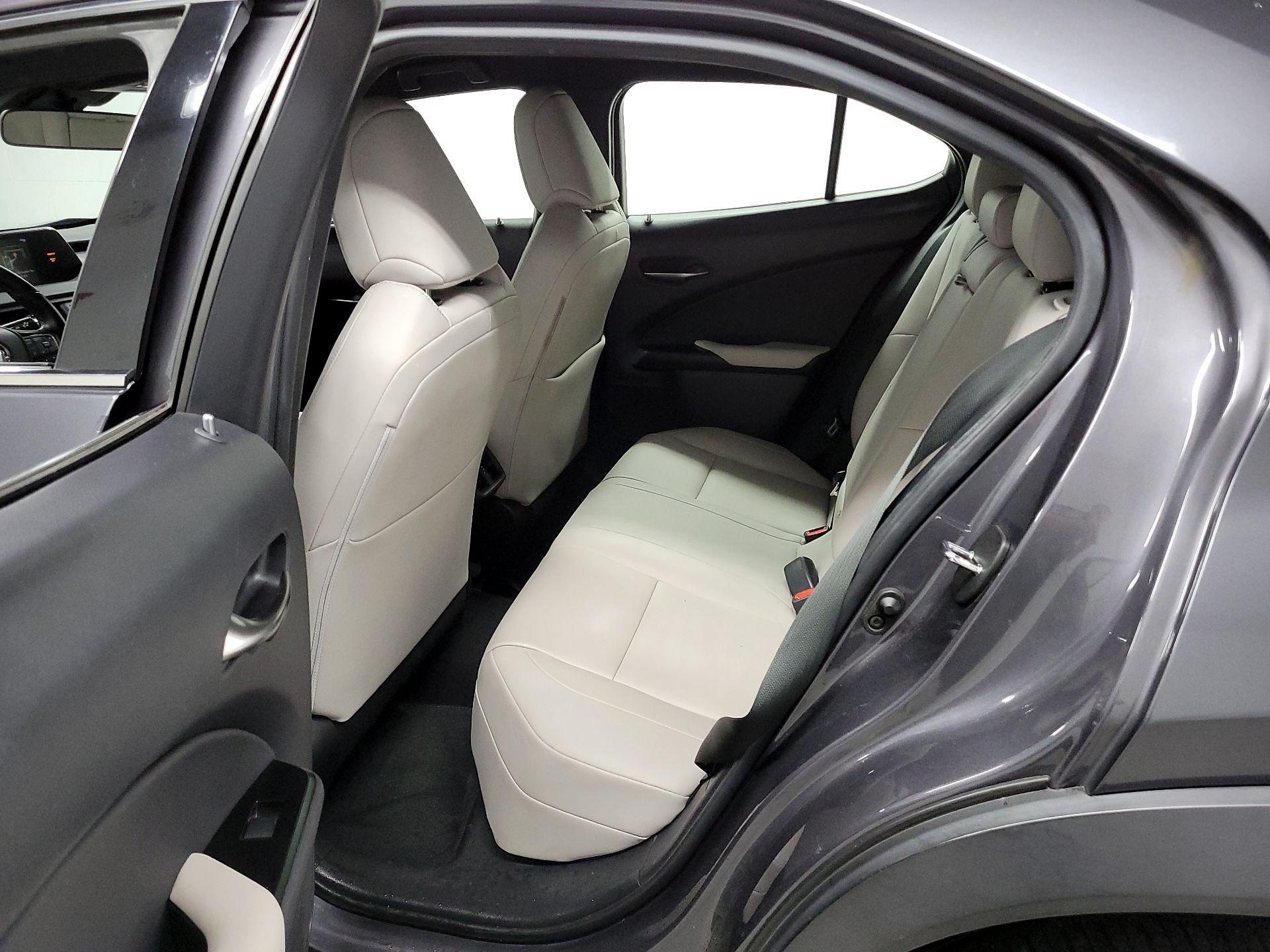 Thumbnail: 2022 Lexus UX - 17