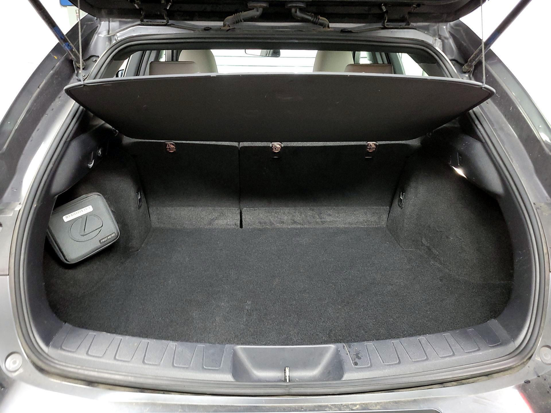 Thumbnail: 2022 Lexus UX - 18