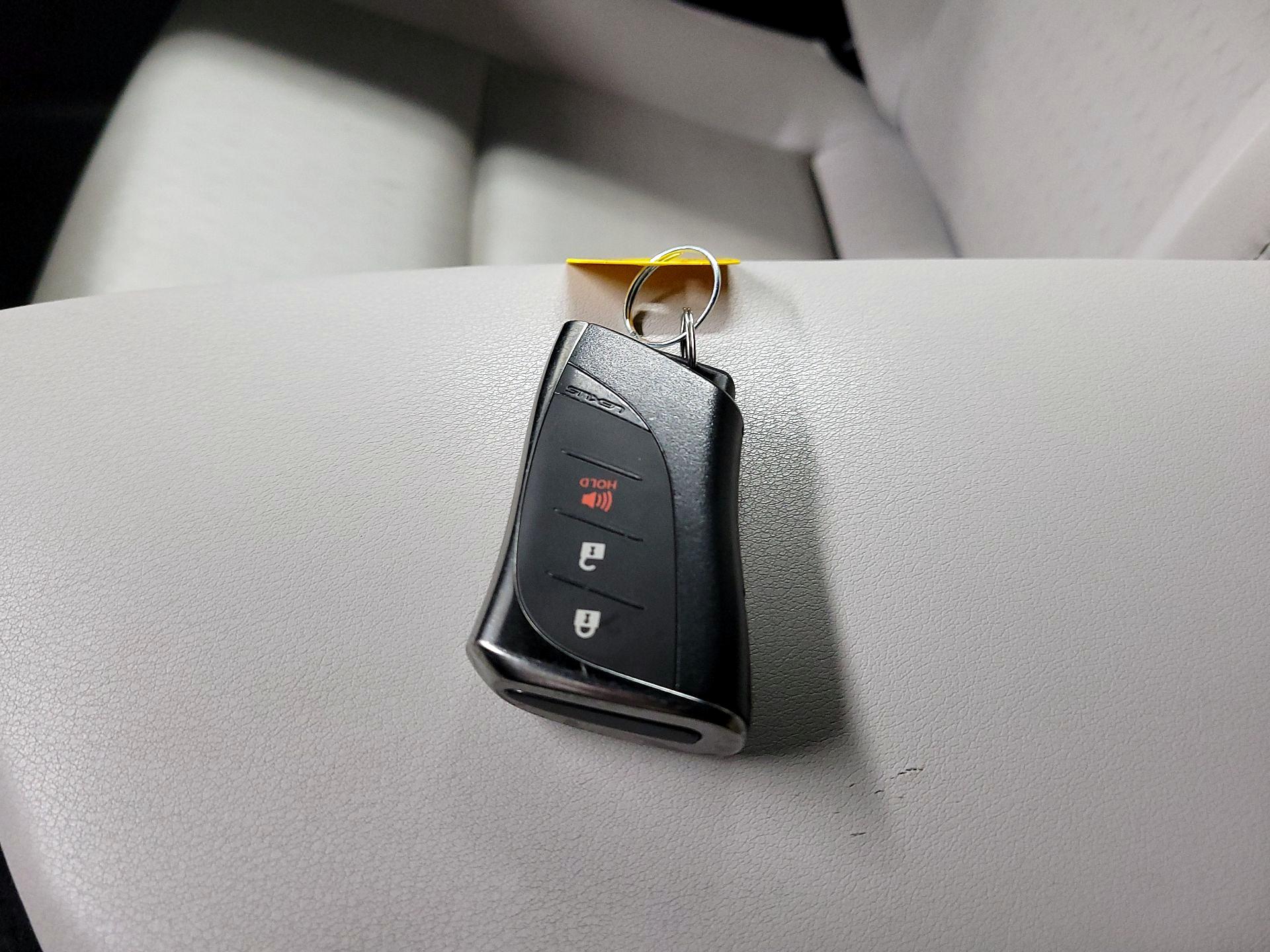 Thumbnail: 2022 Lexus UX - 20