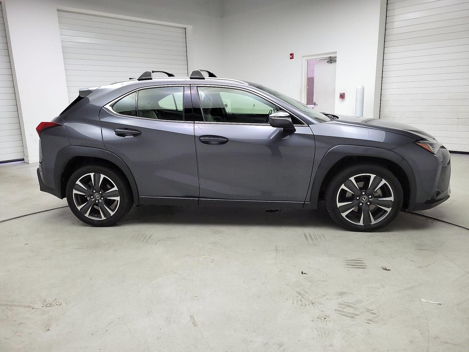 Thumbnail: 2022 Lexus UX - 4