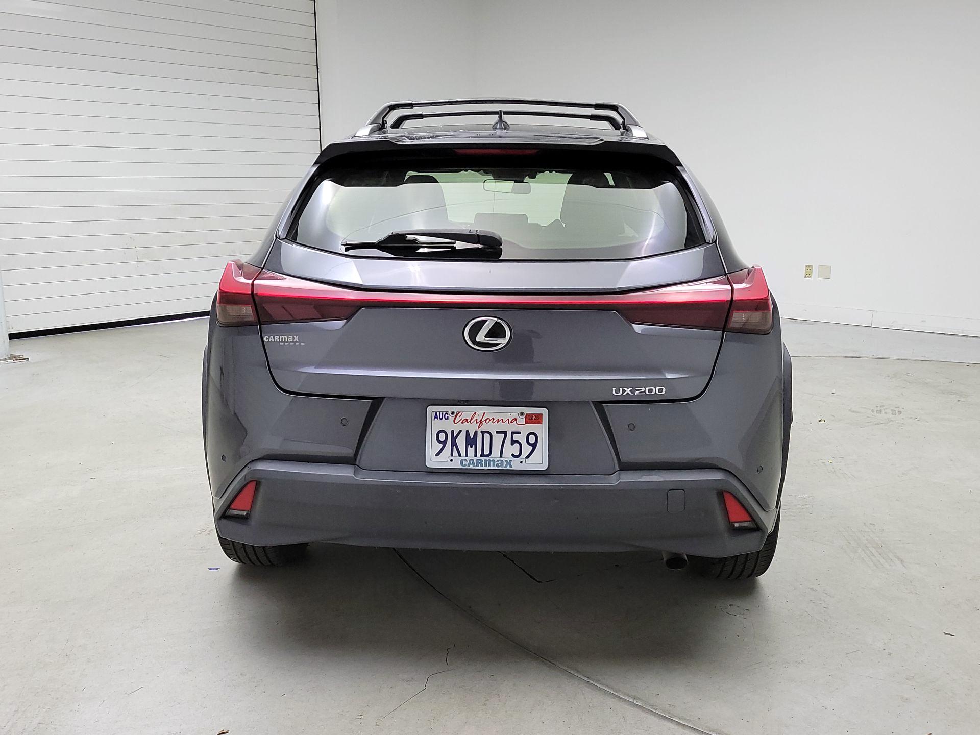 Thumbnail: 2022 Lexus UX - 6