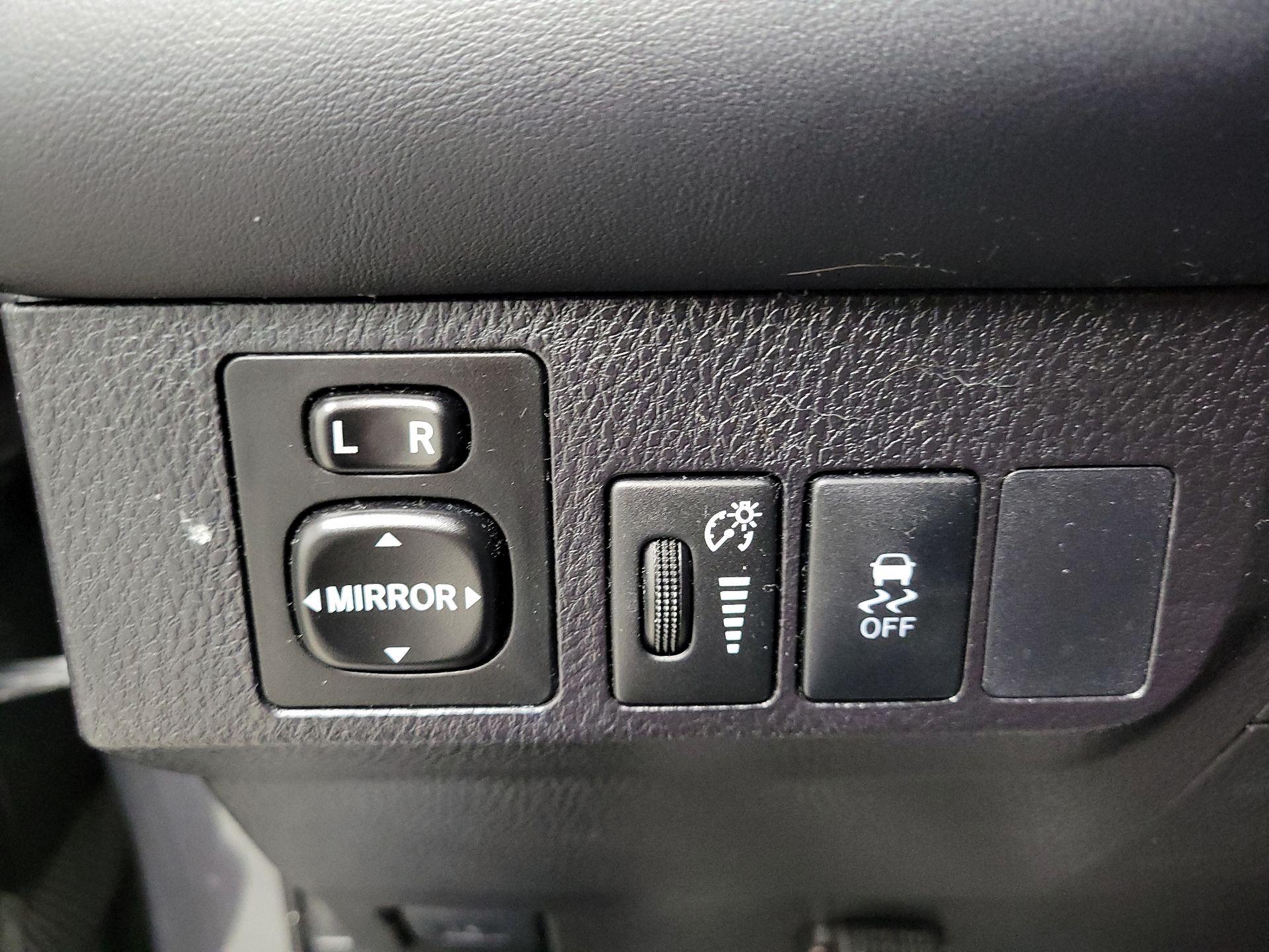 Thumbnail: 2015 Toyota RAV4 - 11