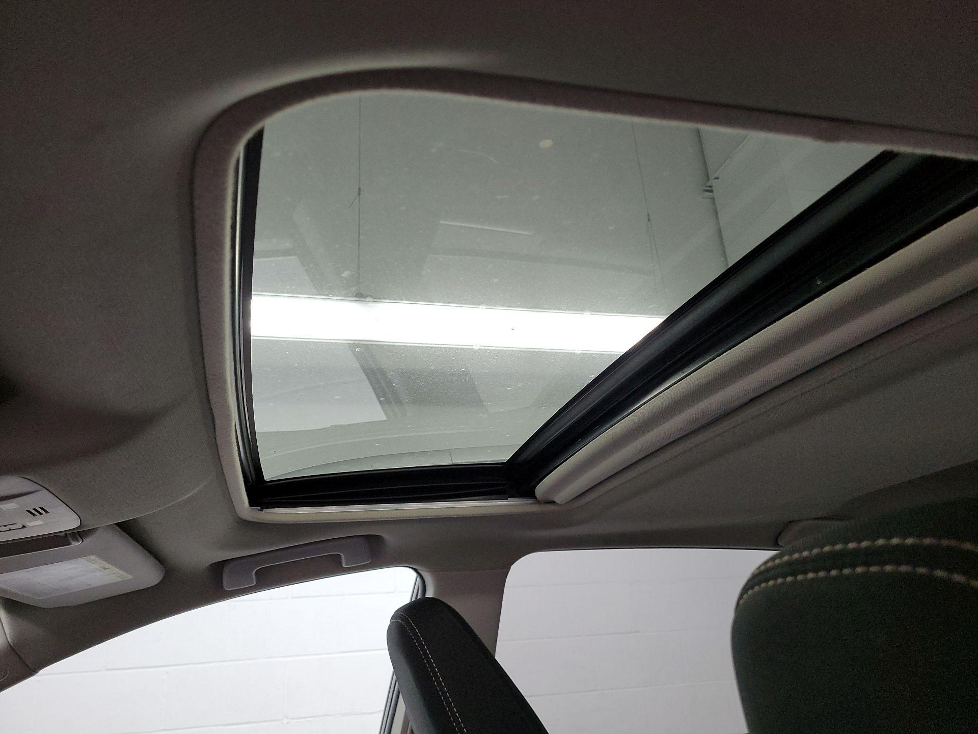 Thumbnail: 2015 Toyota RAV4 - 18