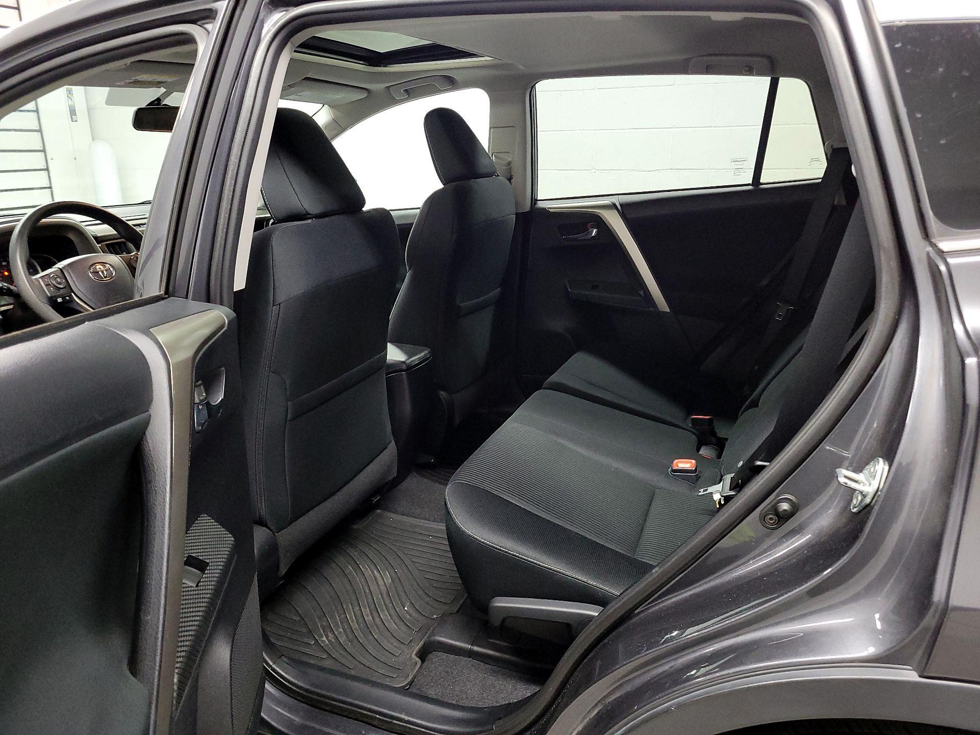 Thumbnail: 2015 Toyota RAV4 - 19