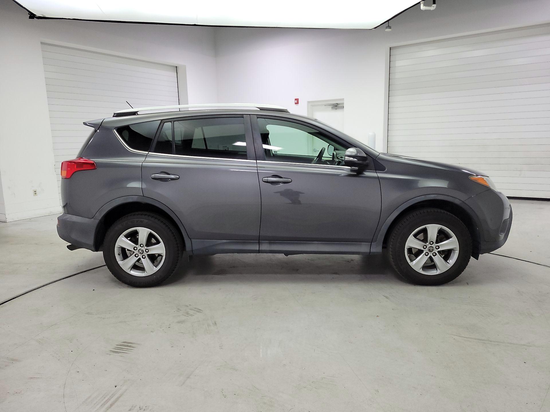 Thumbnail: 2015 Toyota RAV4 - 4