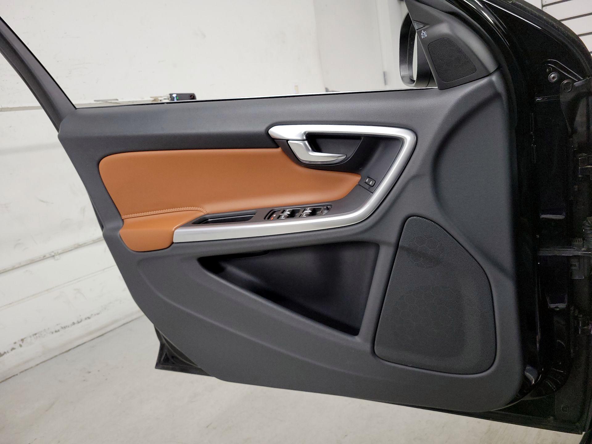 Thumbnail: 2017 Volvo S60 - 10